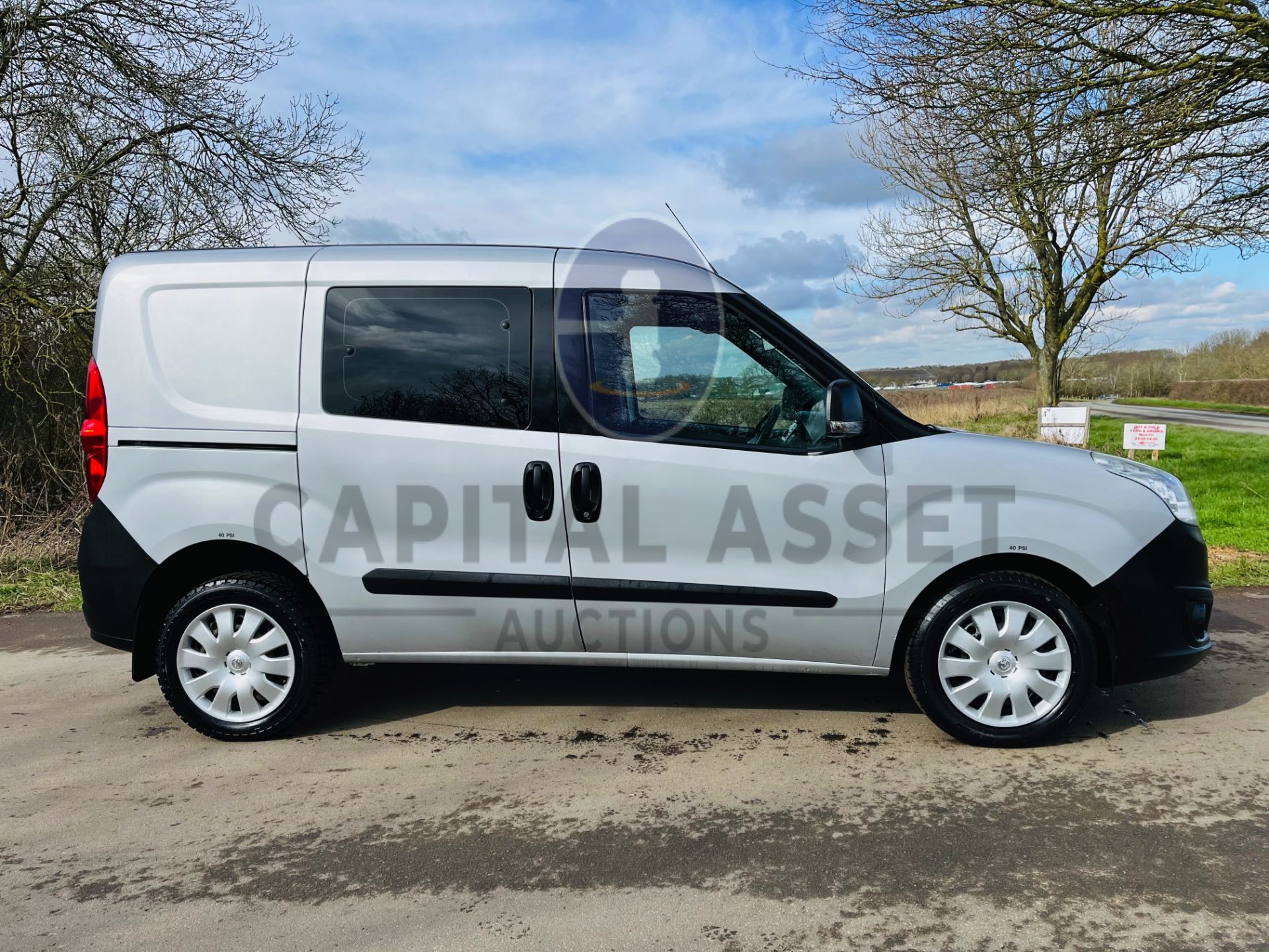 (ON SALE) VAUXHALL COMBO 2300 CDTI (2017 MODEL) 5 SEATER (AIR CON) EURO 6 - TWIN SIDE DOORS (NO VAT) - Image 12 of 26