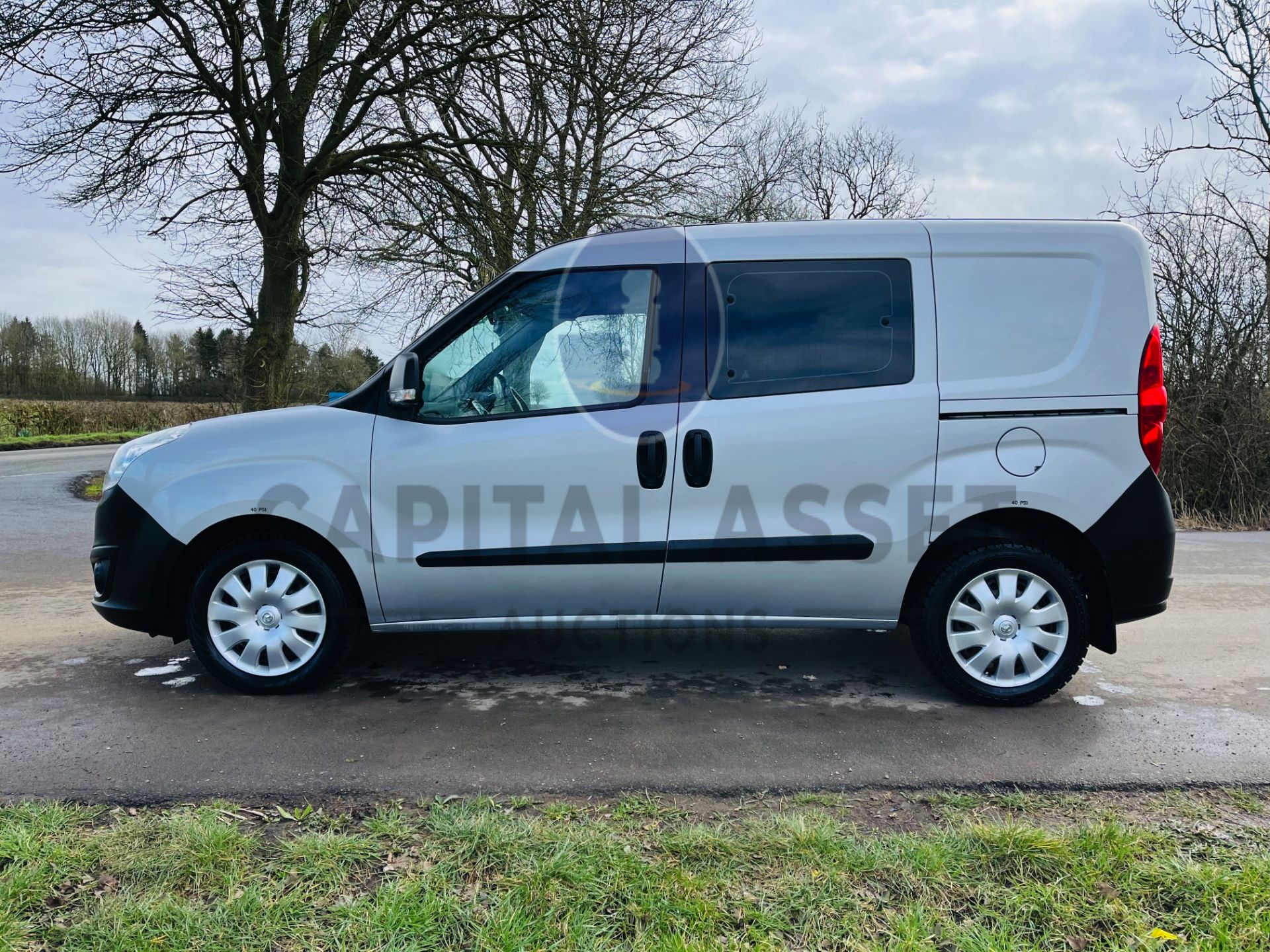 (ON SALE) VAUXHALL COMBO 2300 CDTI (2017 MODEL) 5 SEATER (AIR CON) EURO 6 - TWIN SIDE DOORS (NO VAT) - Image 8 of 26