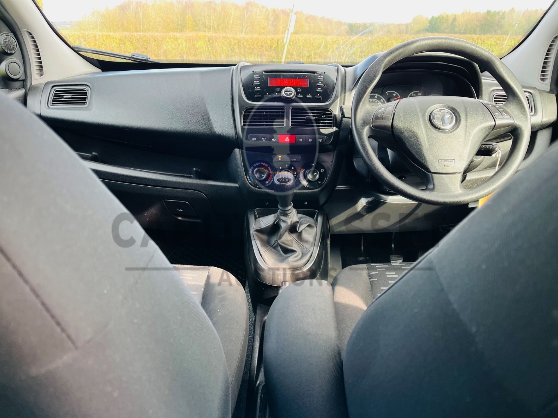 (ON SALE) VAUXHALL COMBO 2300 CDTI (2017 MODEL) 5 SEATER (AIR CON) EURO 6 - TWIN SIDE DOORS (NO VAT) - Image 15 of 26