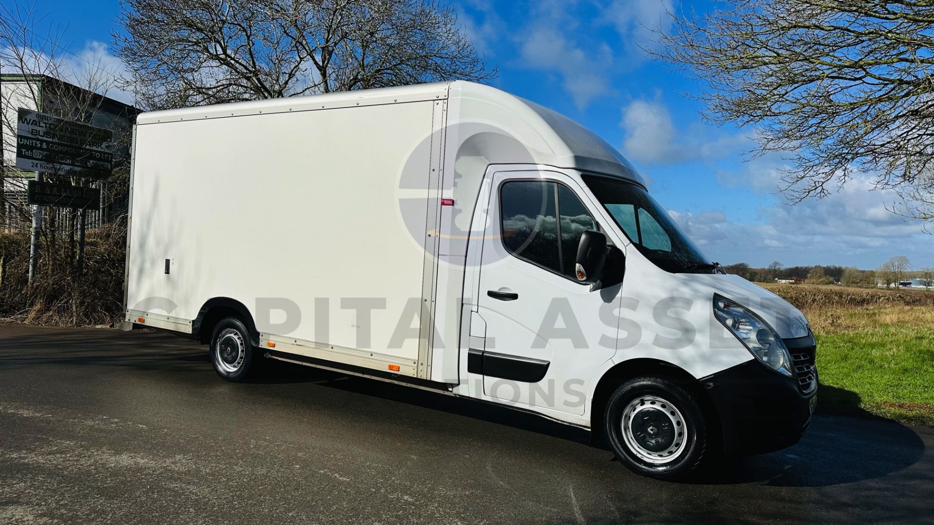 (On Sale) RENAULT MASTER LL35 *LWB - LOW LOADER / LUTON BOX VAN* (69 REG - EURO 6) 2.3 DCI - 6 SPEED - Image 2 of 40