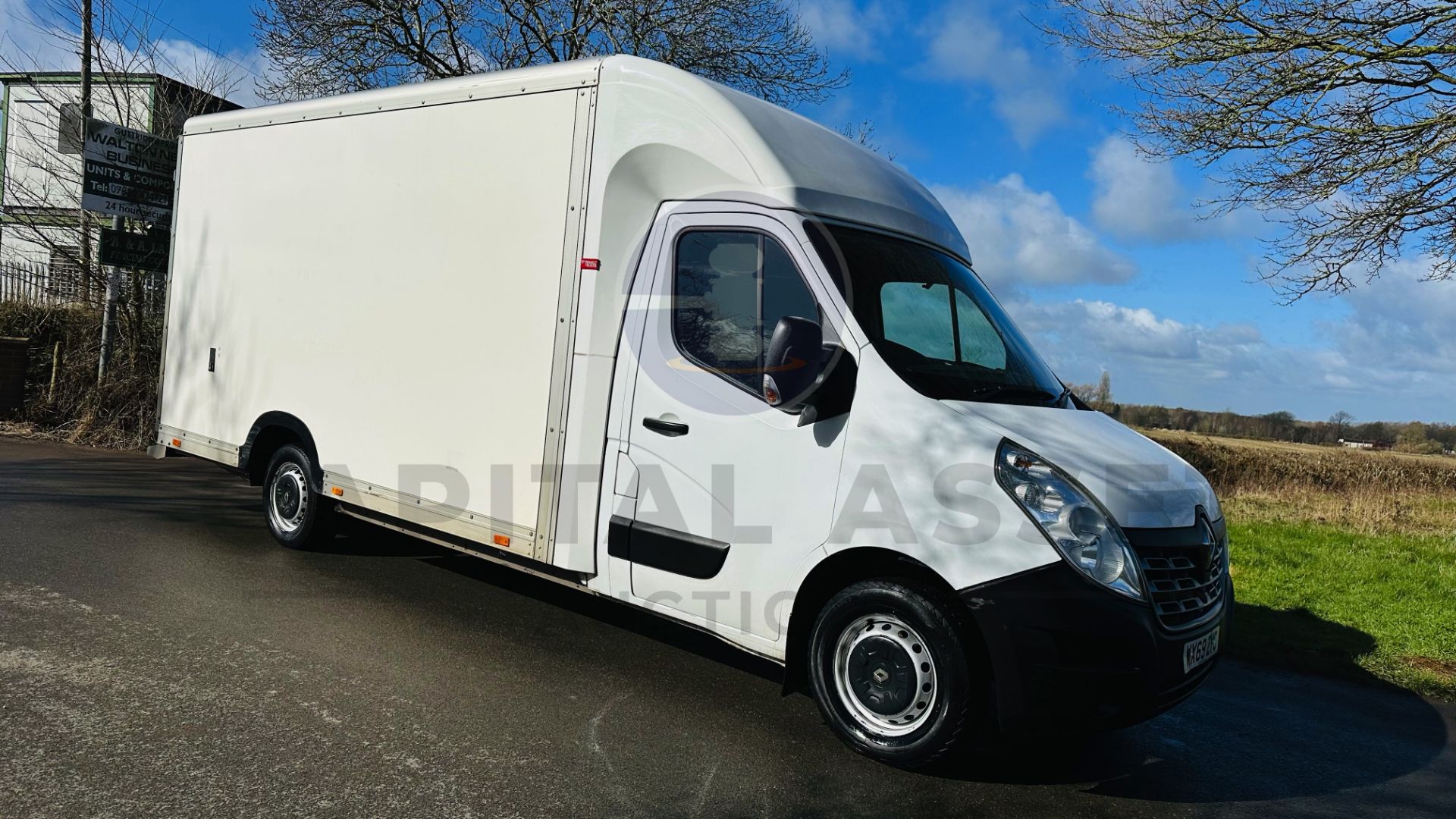 (On Sale) RENAULT MASTER LL35 *LWB - LOW LOADER / LUTON BOX VAN* (69 REG - EURO 6) 2.3 DCI - 6 SPEED - Image 3 of 40