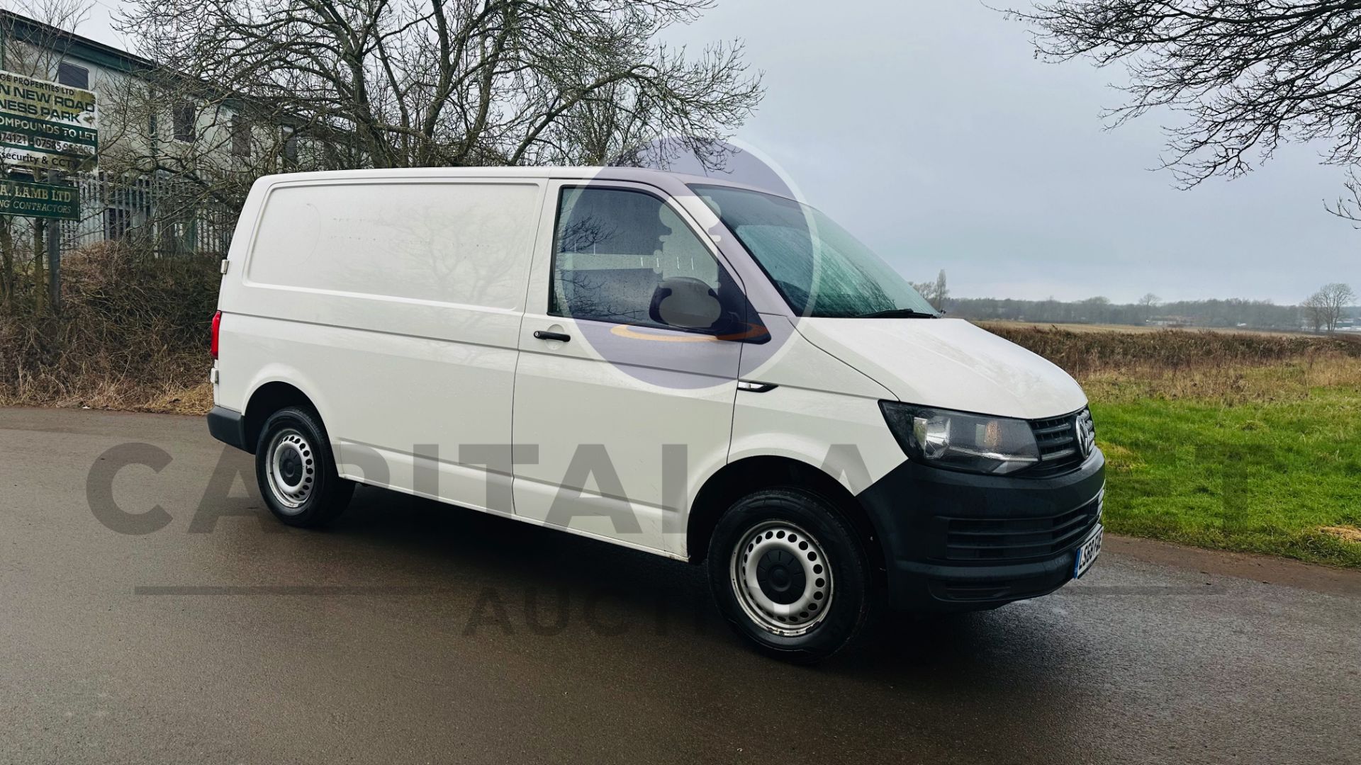 VOLKSWAGEN TRANSPORTER *PANEL VAN* (2019 - EURO 6) 2.0 TDI 'BLUE MOTION' (U-LEZ COMPLIANT) *AIR CON* - Image 2 of 36