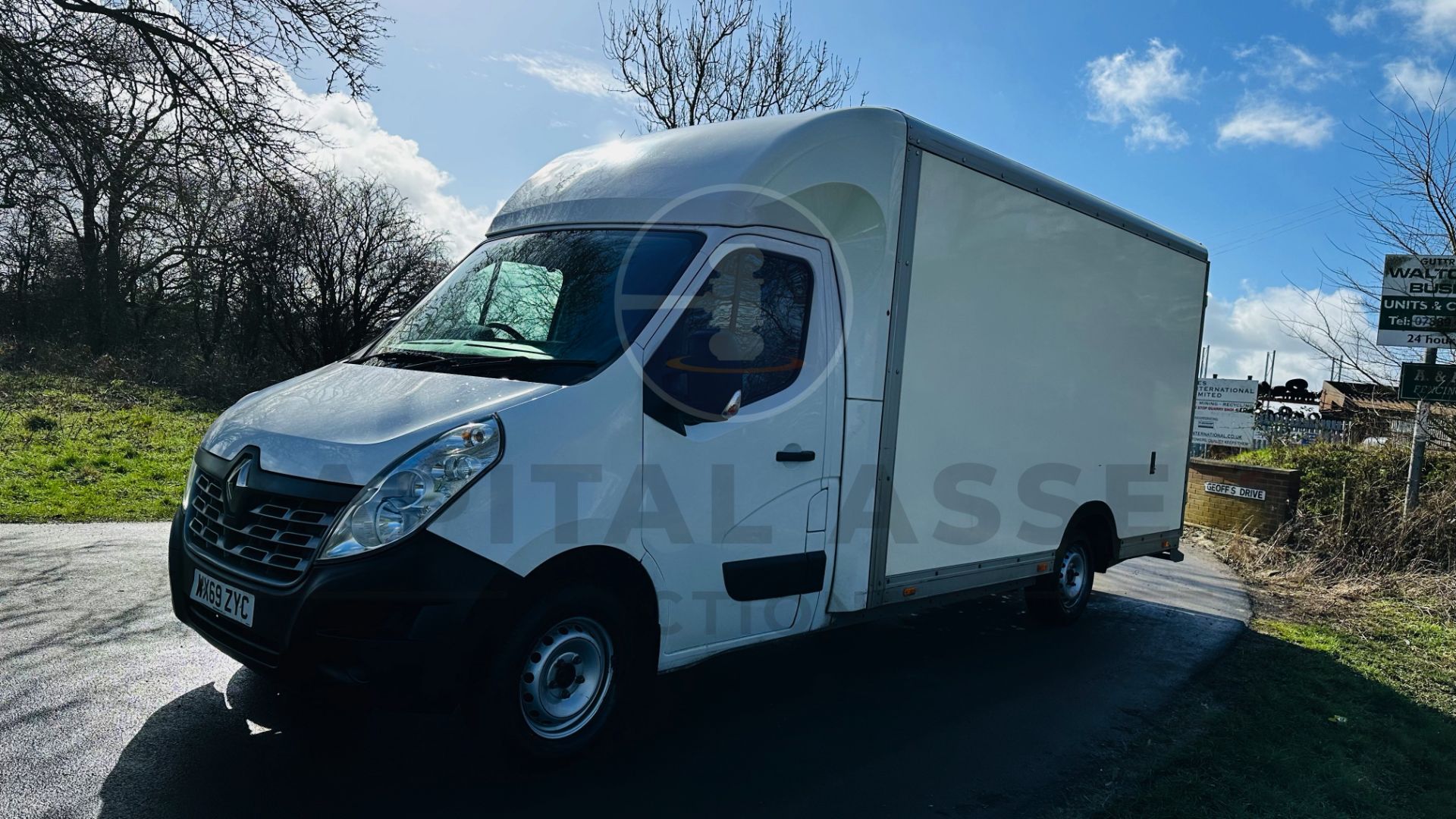 (On Sale) RENAULT MASTER LL35 *LWB - LOW LOADER / LUTON BOX VAN* (69 REG - EURO 6) 2.3 DCI - 6 SPEED - Image 6 of 40