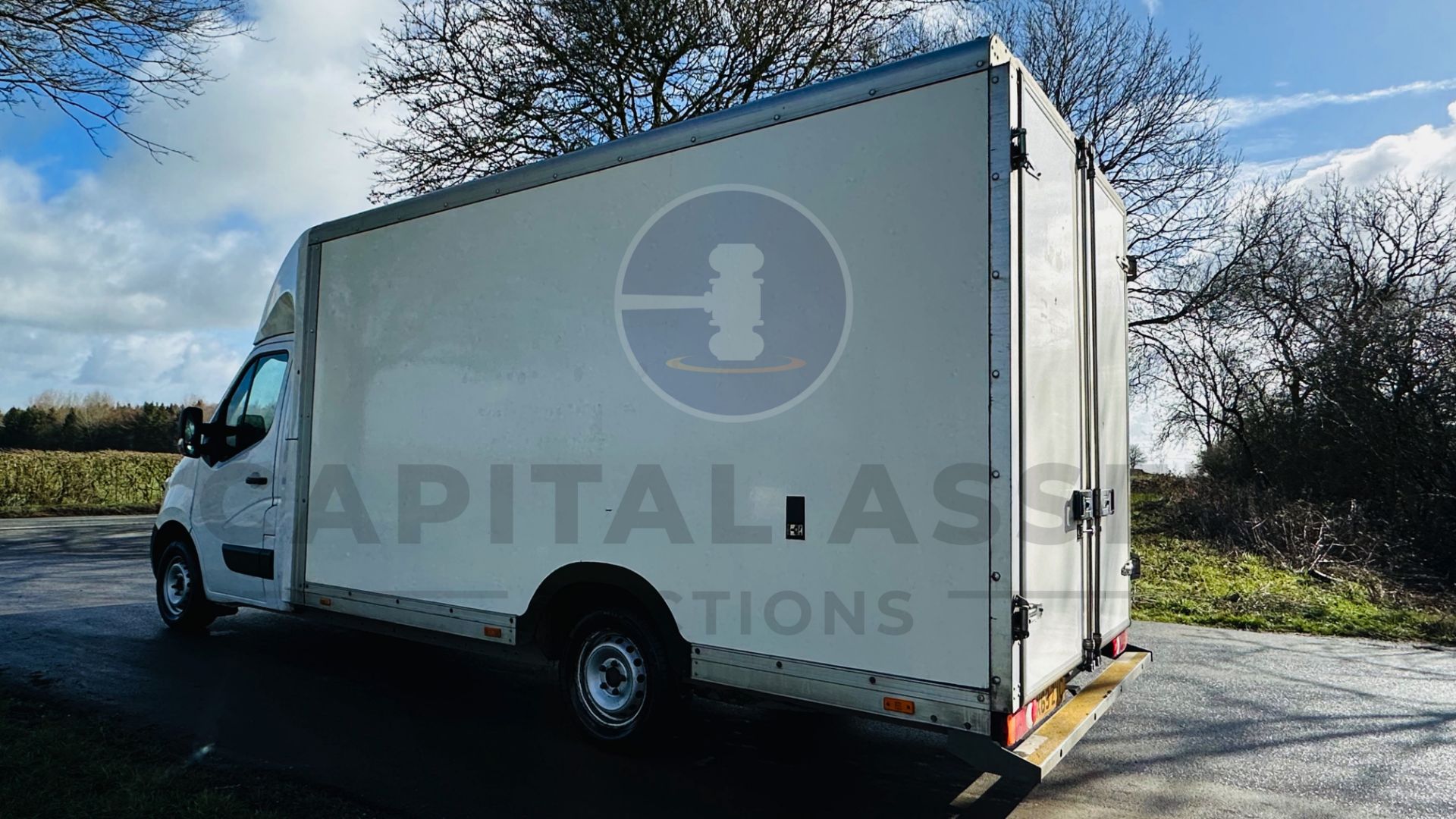 (On Sale) RENAULT MASTER LL35 *LWB - LOW LOADER / LUTON BOX VAN* (69 REG - EURO 6) 2.3 DCI - 6 SPEED - Image 9 of 40