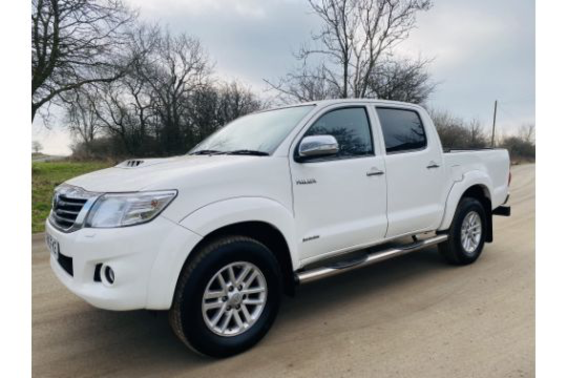 (ON SALE) TOYOTA HILUX "INVINCIBLE" 3.0D-4D D/CAB - 15 REG - 1 OWNER - MASSIVE SPEC! - SAT NAV - - Image 2 of 23