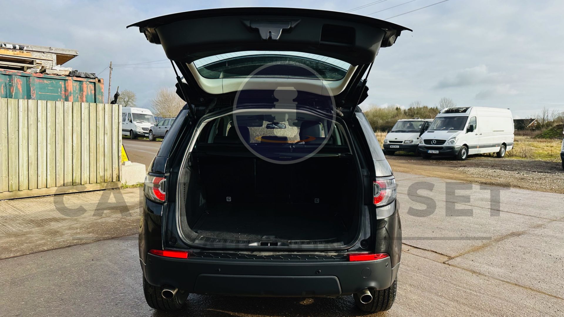 (On Sale) LAND ROVER DISCOVERY SPORT *5 DOOR* (2019 - EURO 6) 2.0 ED4 - AUTO STOP/START *HUGE SPEC* - Image 28 of 46