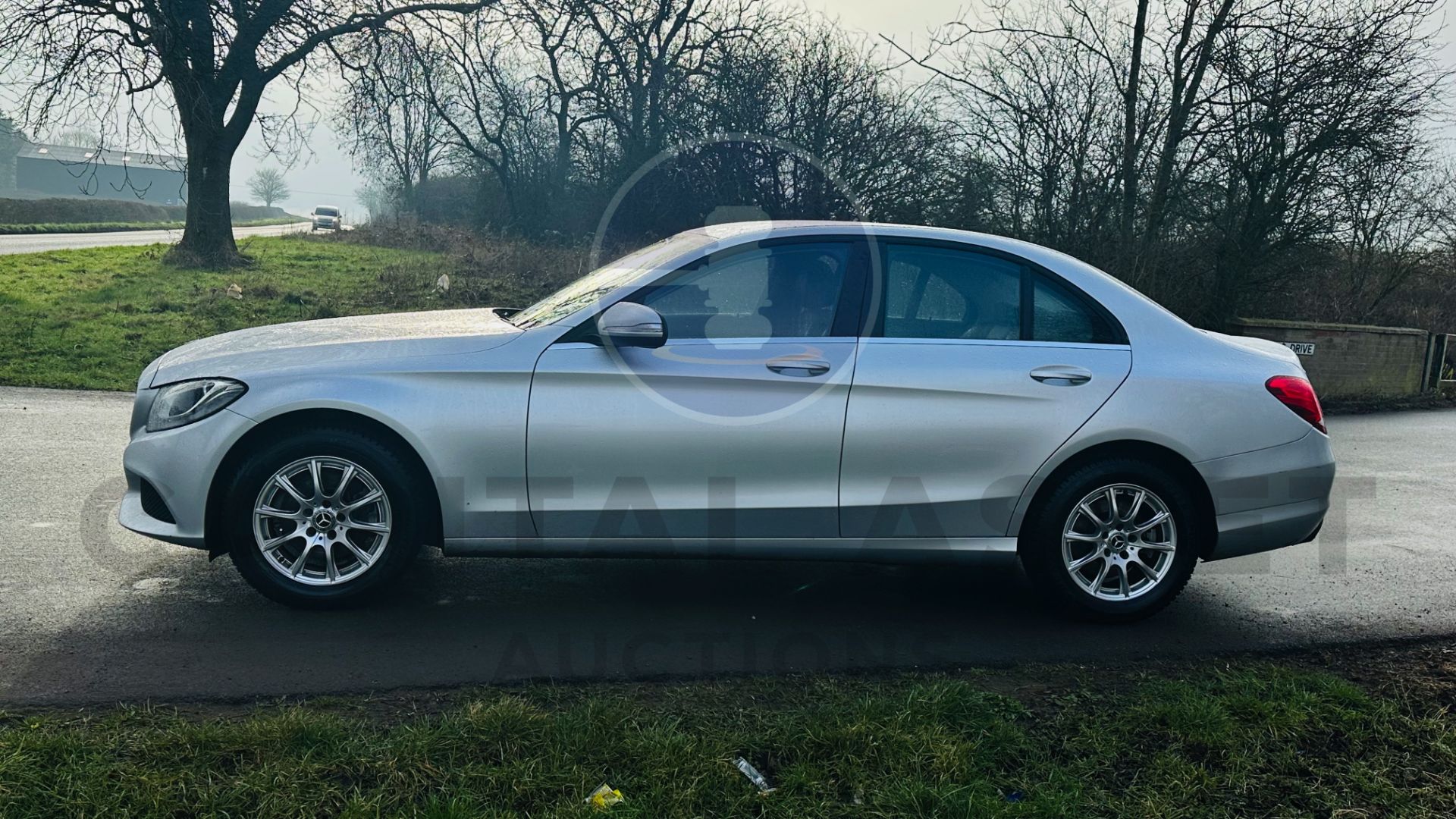 (On Sale) MERCEDES-BENZ C220D *4 DOOR SALOON* (67 REG - EURO 6) AUTO - LEATHER - SAT NAV *HUGE SPEC* - Image 8 of 46