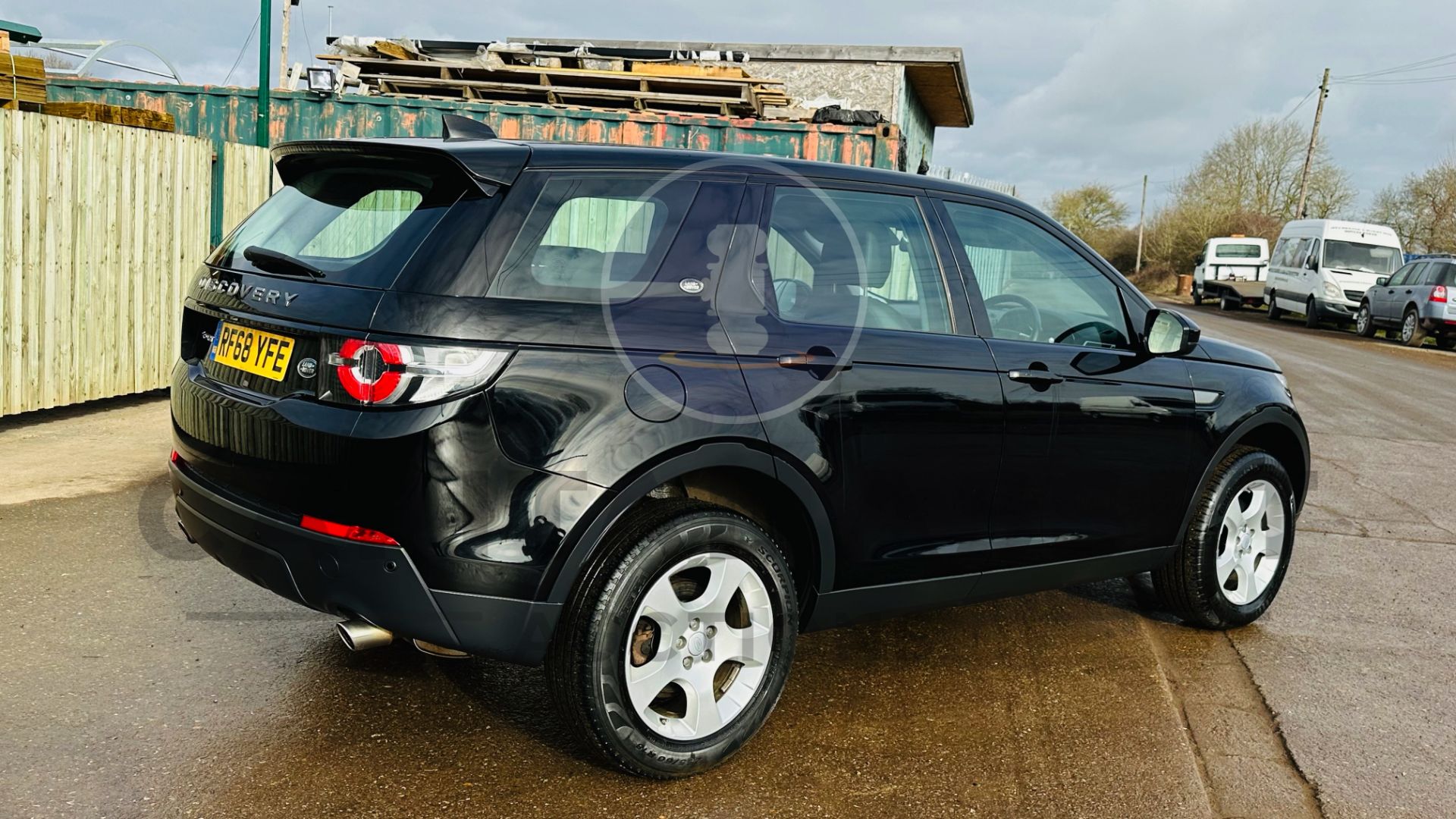 (On Sale) LAND ROVER DISCOVERY SPORT *5 DOOR* (2019 - EURO 6) 2.0 ED4 - AUTO STOP/START *HUGE SPEC* - Image 13 of 46