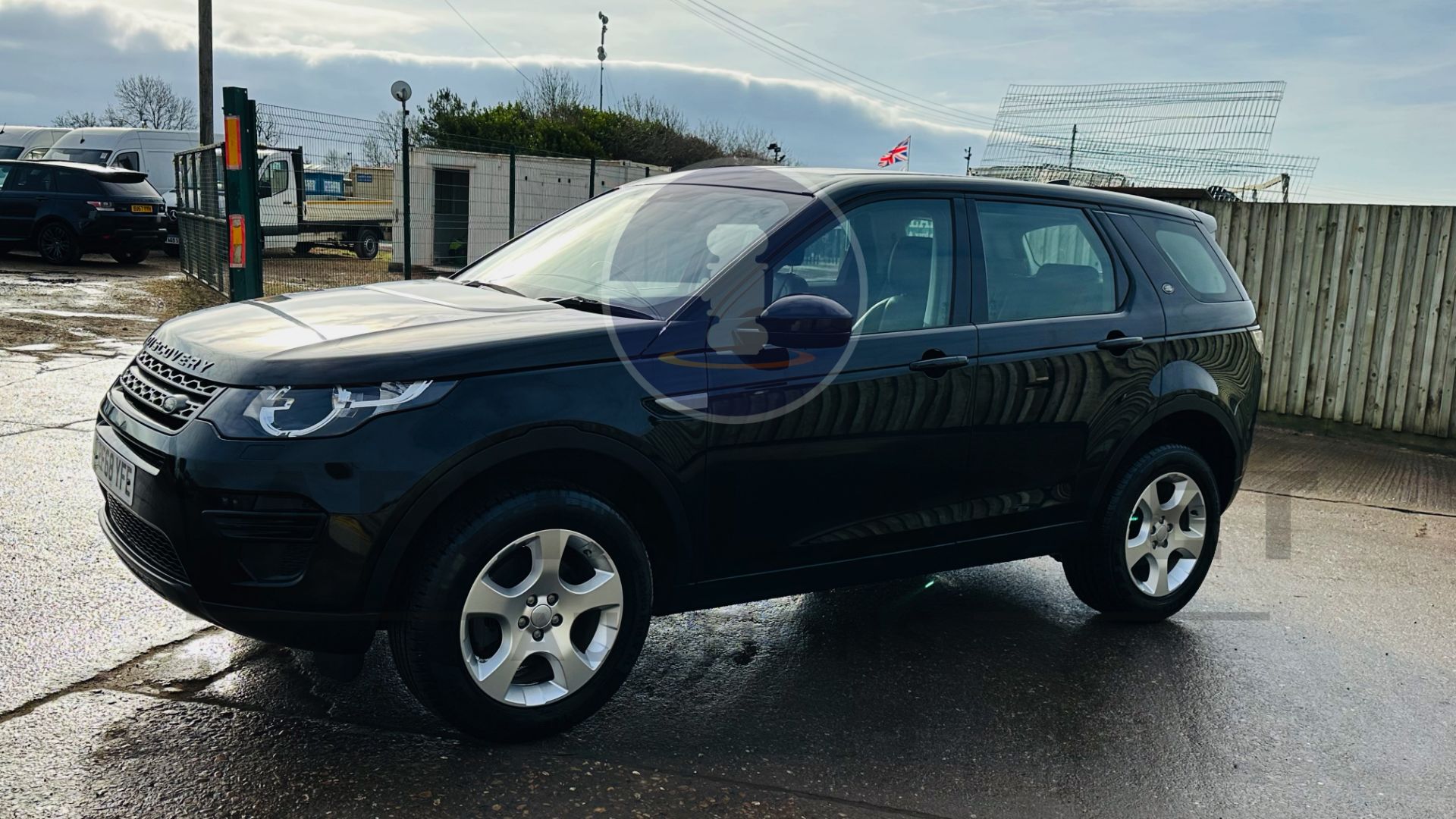 (On Sale) LAND ROVER DISCOVERY SPORT *5 DOOR* (2019 - EURO 6) 2.0 ED4 - AUTO STOP/START *HUGE SPEC* - Image 7 of 46