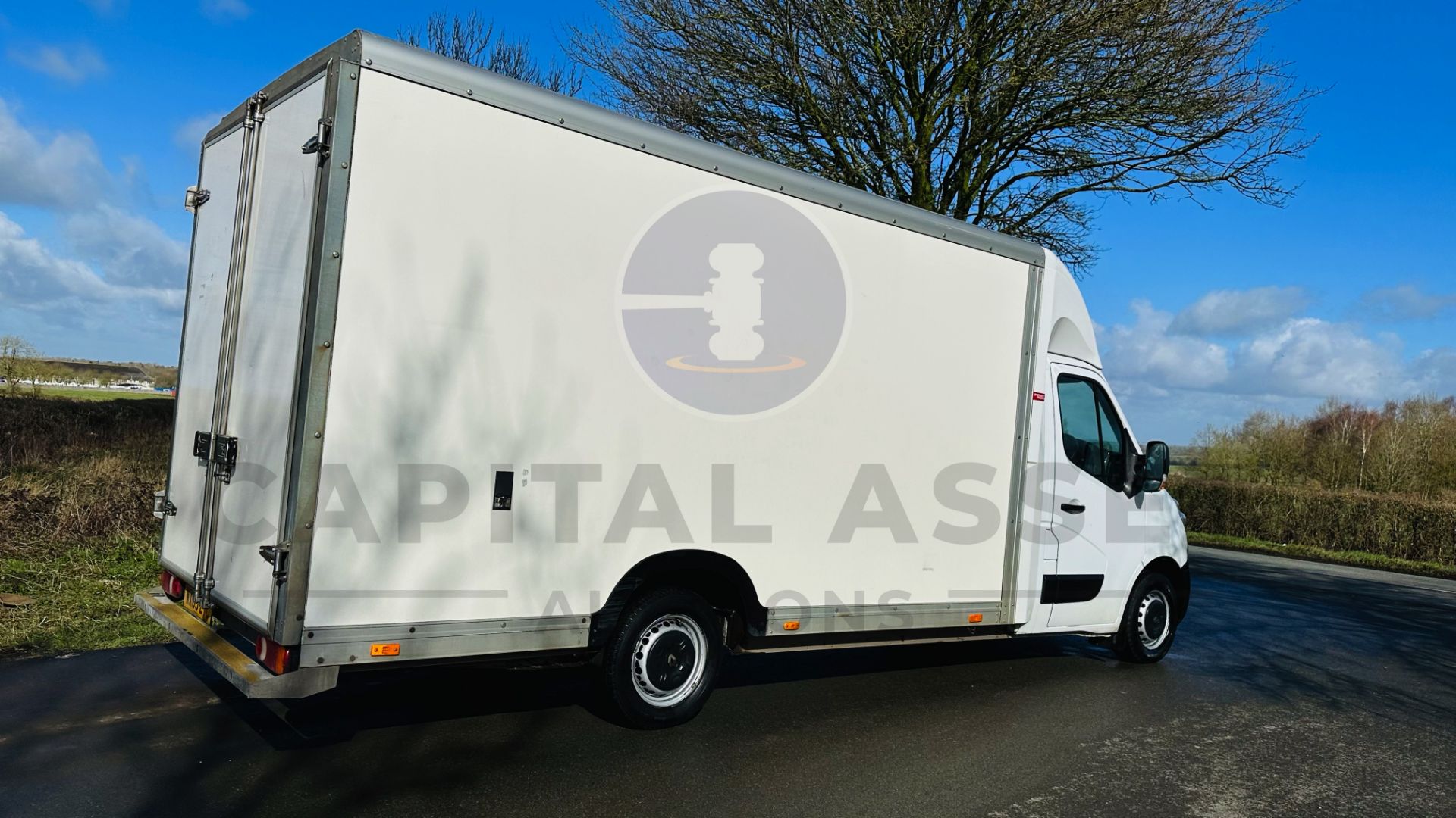 (On Sale) RENAULT MASTER LL35 *LWB - LOW LOADER / LUTON BOX VAN* (69 REG - EURO 6) 2.3 DCI - 6 SPEED - Image 13 of 40