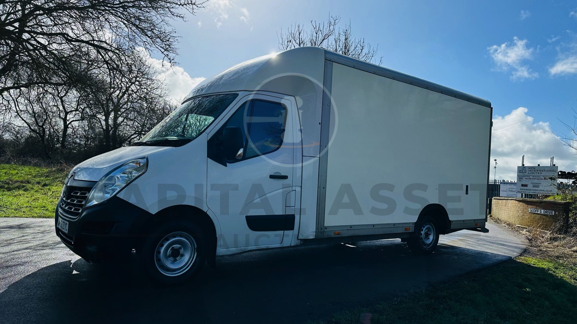 (On Sale) RENAULT MASTER LL35 *LWB - LOW LOADER / LUTON BOX VAN* (69 REG - EURO 6) 2.3 DCI - 6 SPEED - Image 7 of 40