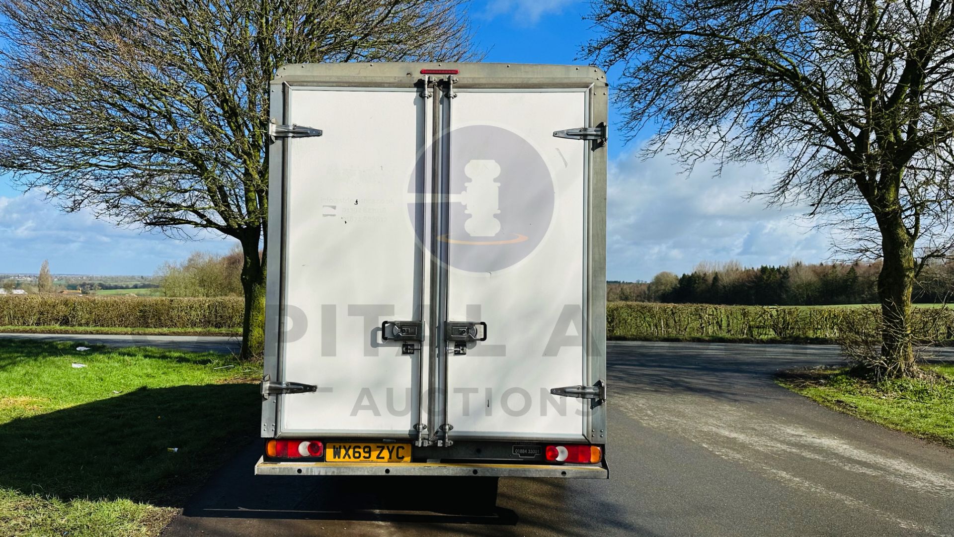 (On Sale) RENAULT MASTER LL35 *LWB - LOW LOADER / LUTON BOX VAN* (69 REG - EURO 6) 2.3 DCI - 6 SPEED - Image 11 of 40