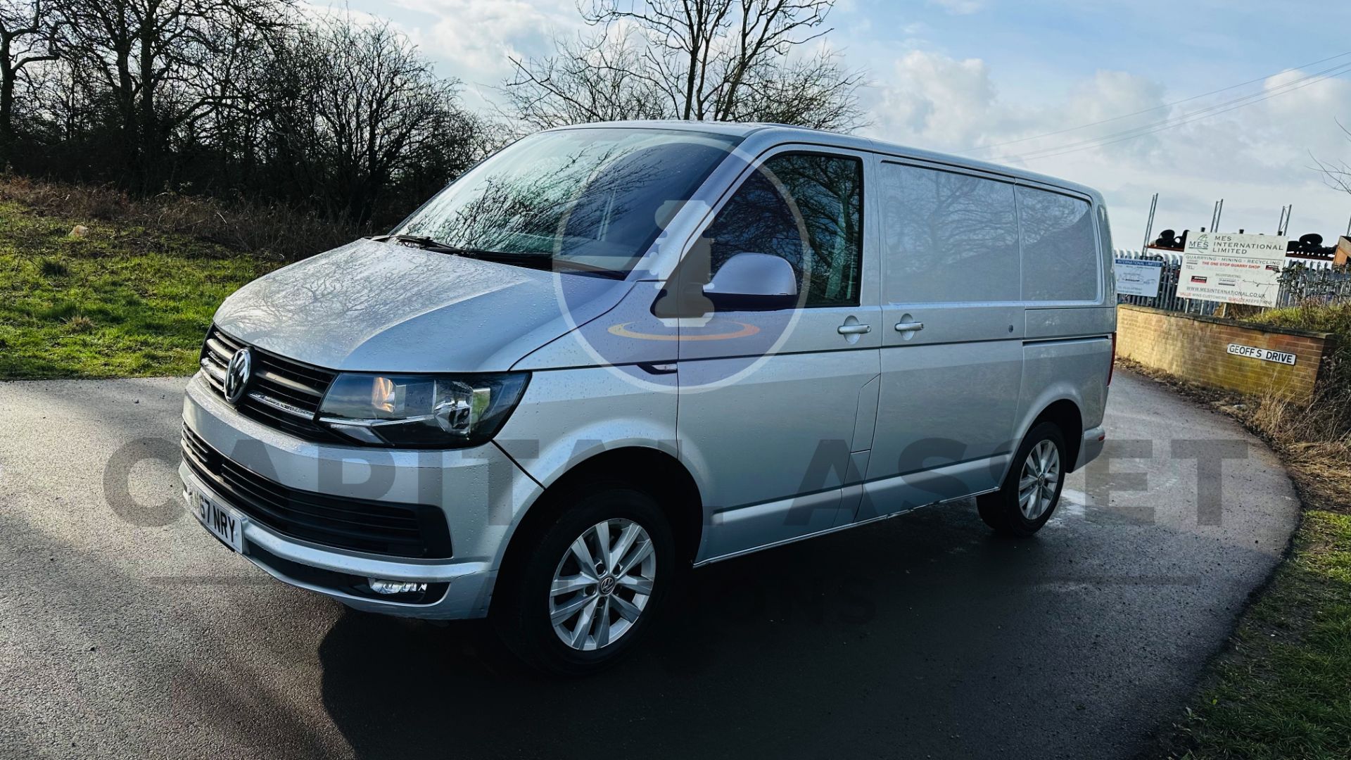 (On Sale) VOLKSWAGEN TRANSPORTER T30 *HIGHLINE EDITION* (67 REG - EURO 6) AUTO STOP/START *AIR CON* - Image 3 of 46