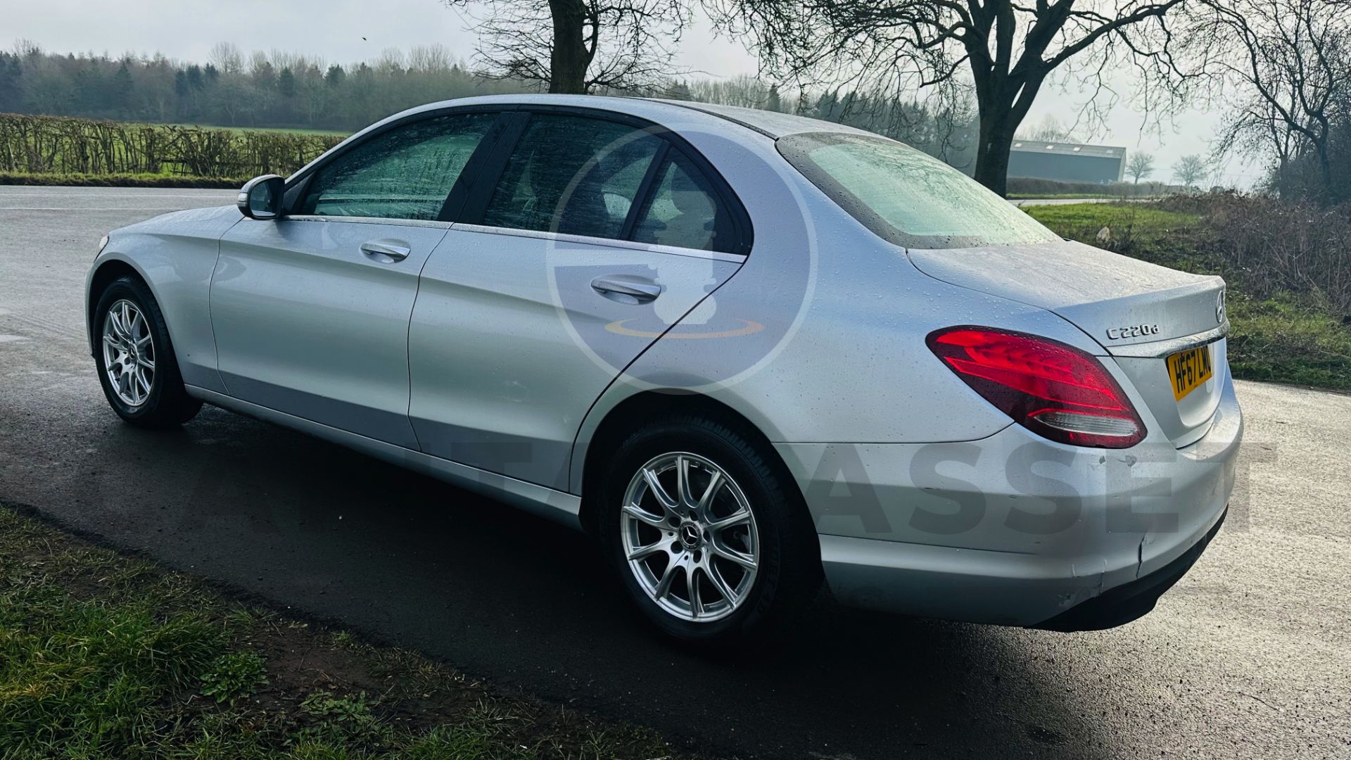 (On Sale) MERCEDES-BENZ C220D *4 DOOR SALOON* (67 REG - EURO 6) AUTO - LEATHER - SAT NAV *HUGE SPEC* - Image 9 of 46