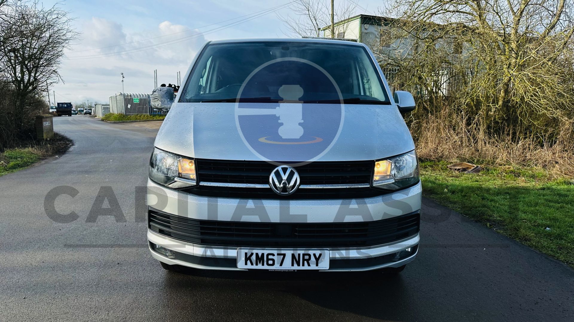 (On Sale) VOLKSWAGEN TRANSPORTER T30 *HIGHLINE EDITION* (67 REG - EURO 6) AUTO STOP/START *AIR CON* - Image 14 of 46