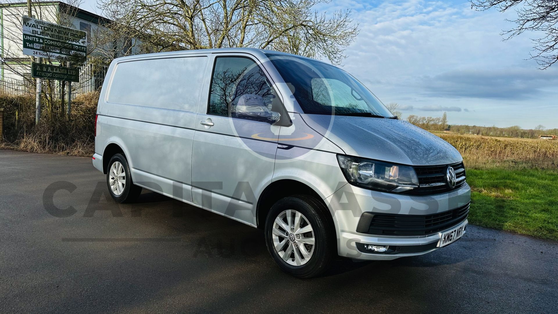 (On Sale) VOLKSWAGEN TRANSPORTER T30 *HIGHLINE EDITION* (67 REG - EURO 6) AUTO STOP/START *AIR CON* - Image 13 of 46
