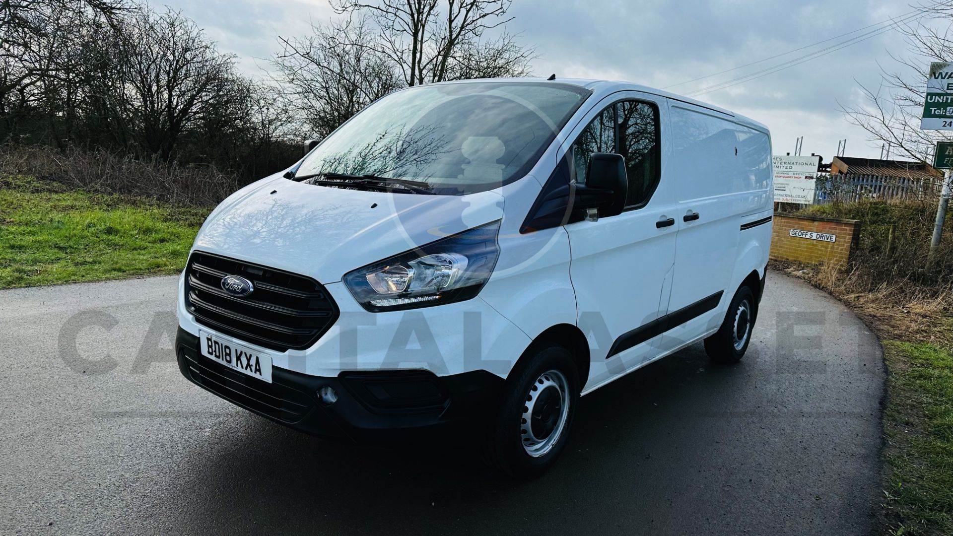 FORD TRANSIT CUSTOM *SWB - PANEL VAN* (2018 - NEW MODEL) 2.0 TDCI - 6 SPEED *EURO 6* (1 OWNER) - Image 5 of 39