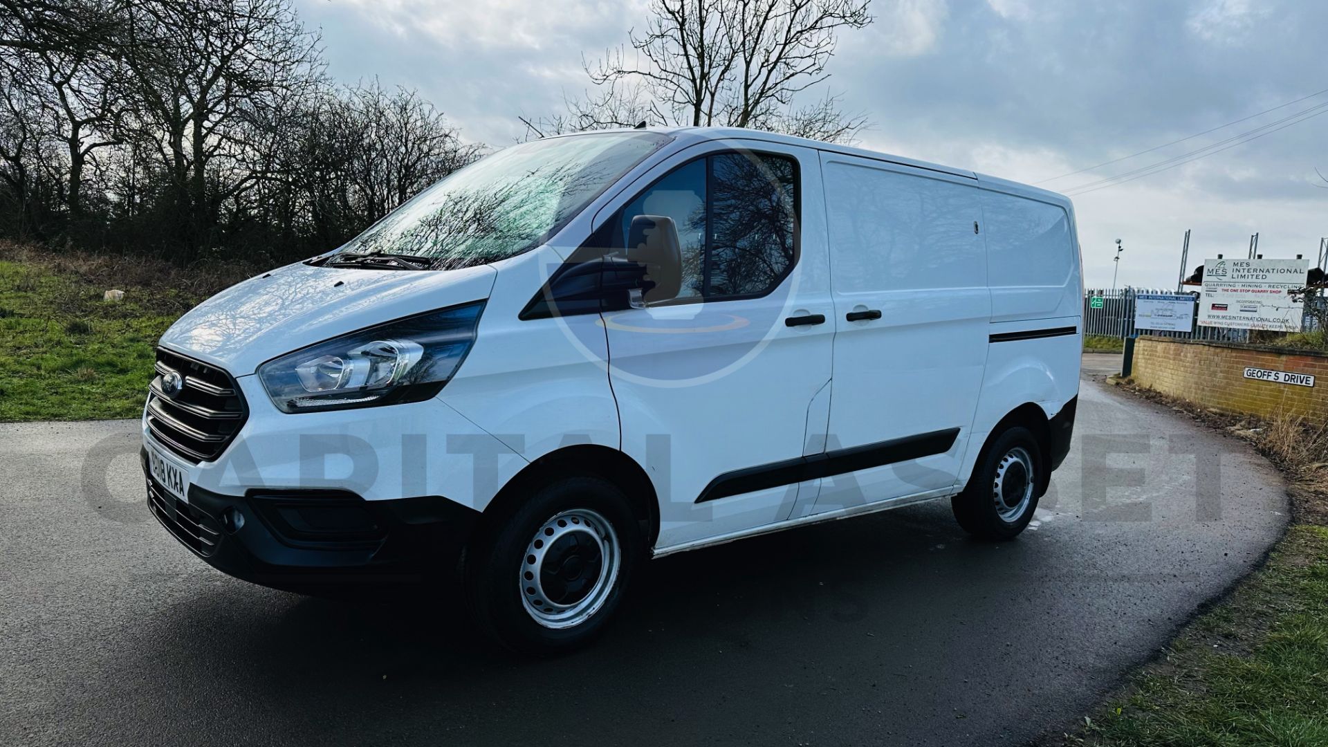 FORD TRANSIT CUSTOM *SWB - PANEL VAN* (2018 - NEW MODEL) 2.0 TDCI - 6 SPEED *EURO 6* (1 OWNER) - Image 7 of 39