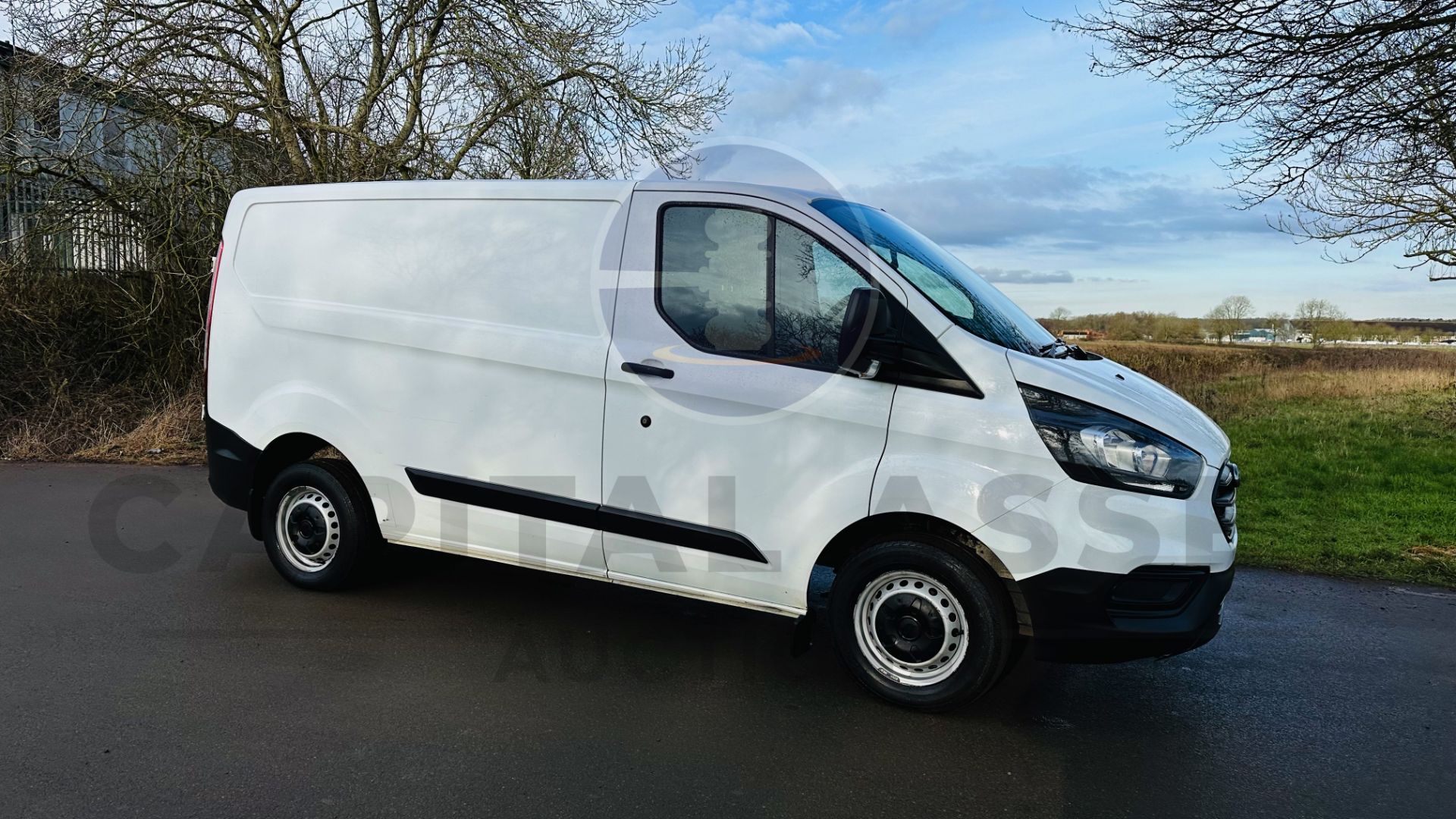 FORD TRANSIT CUSTOM *SWB - PANEL VAN* (2018 - NEW MODEL) 2.0 TDCI - 6 SPEED *EURO 6* (1 OWNER)