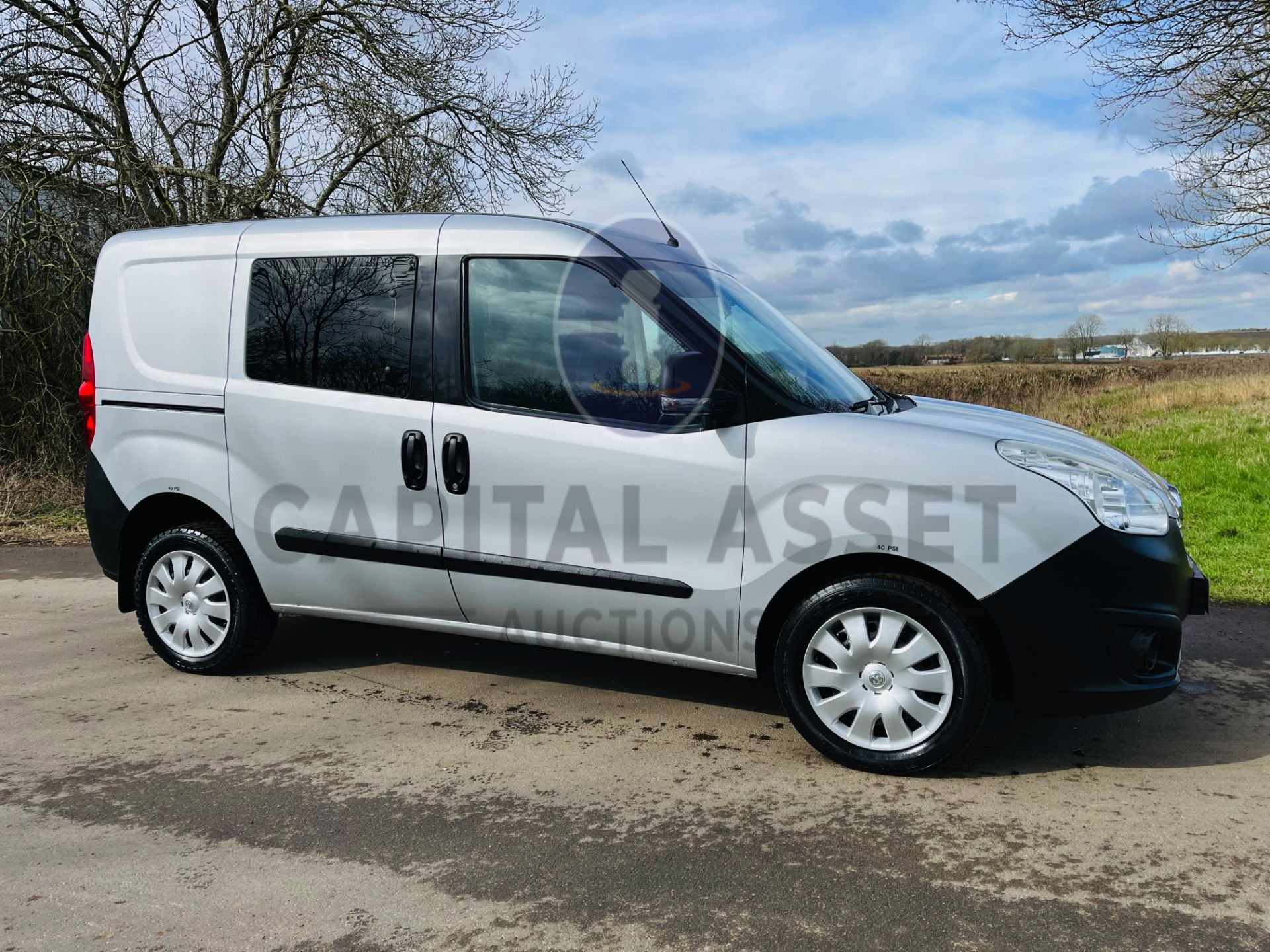 VAUXHALL COMBO 2300 CDTI (2017 MODEL) 5 SEATER (AIR CON) EURO 6 - TWIN SIDE DOORS (NO VAT) RARE