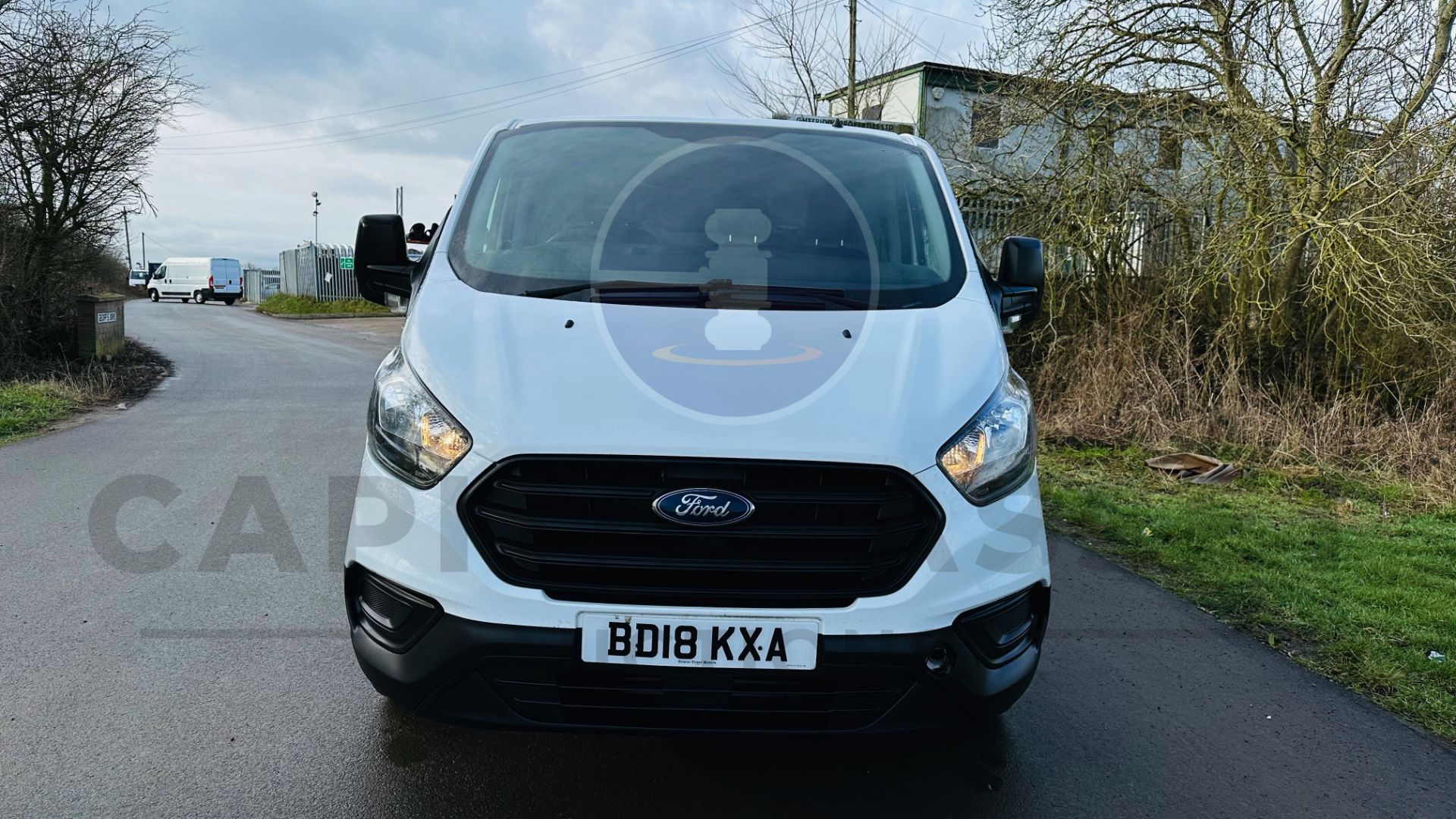 FORD TRANSIT CUSTOM *SWB - PANEL VAN* (2018 - NEW MODEL) 2.0 TDCI - 6 SPEED *EURO 6* (1 OWNER) - Image 4 of 39