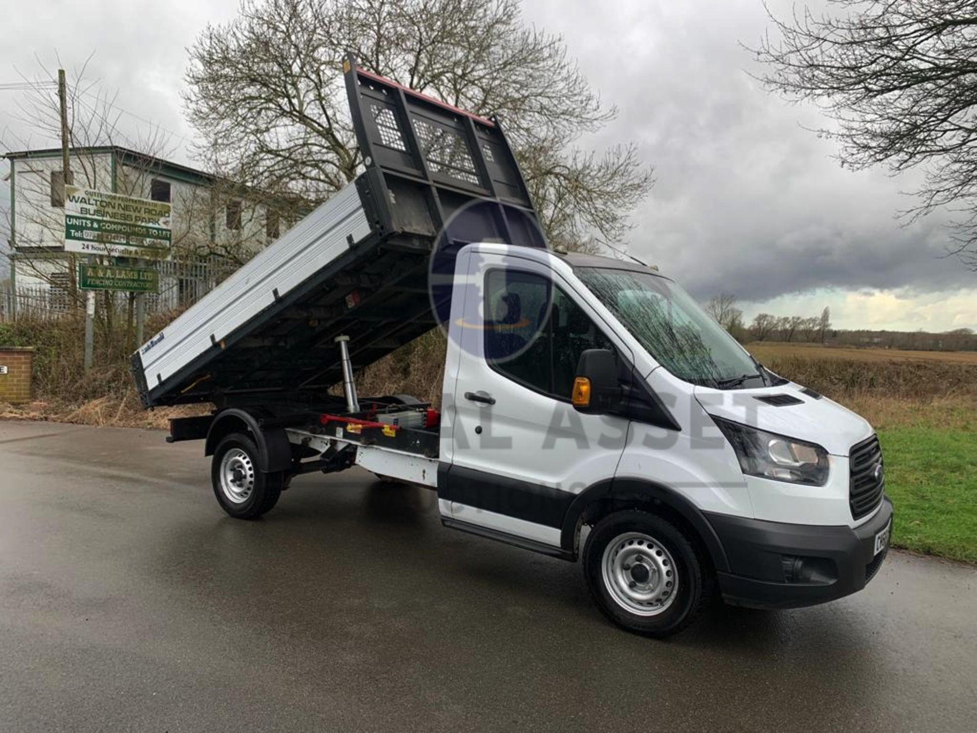 (ON SALE) FORD TRANSIT 350 (2019 MODEL) ONE-STOP TIPPER - 1 OWNER - ONLY 77,000 MILES - EURO 6 - - Image 2 of 16