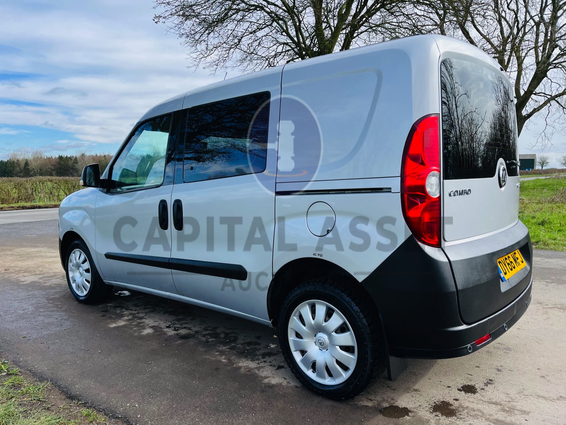 VAUXHALL COMBO 2300 CDTI (2017 MODEL) 5 SEATER (AIR CON) EURO 6 - TWIN SIDE DOORS (NO VAT) RARE - Image 9 of 26