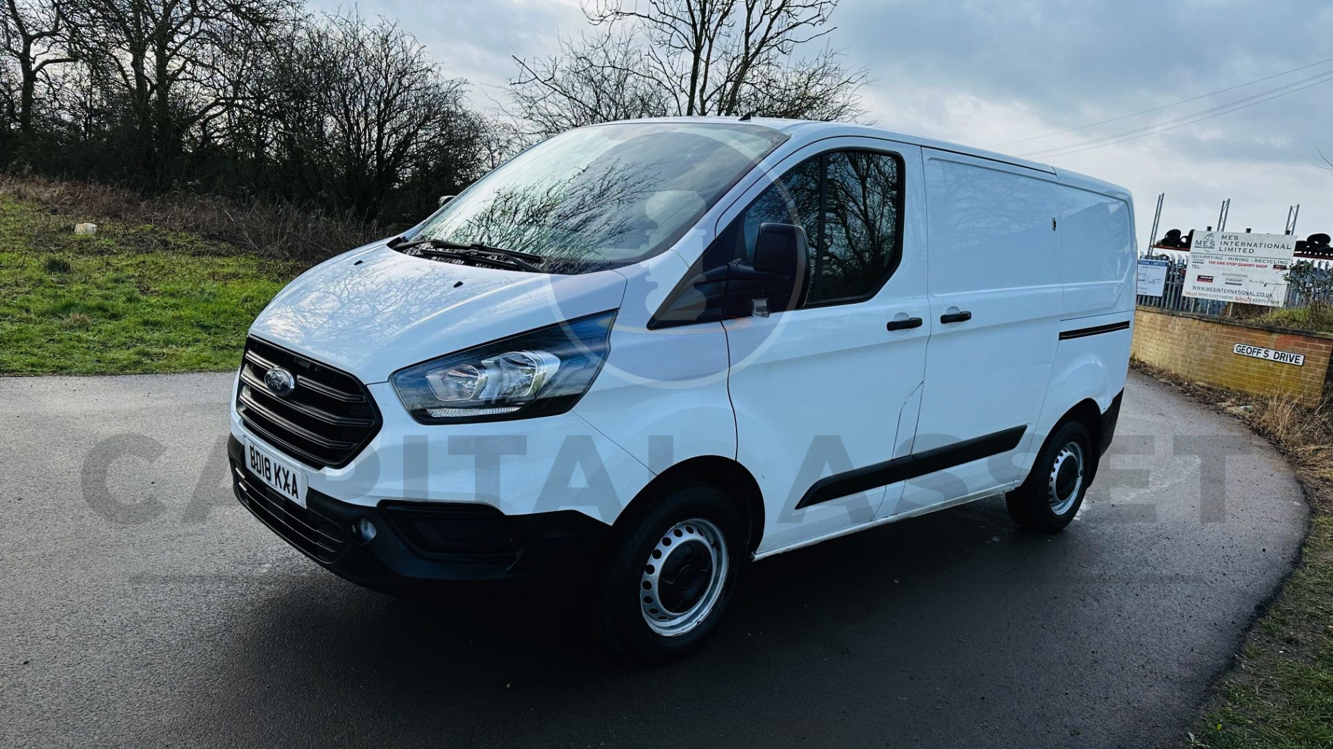 FORD TRANSIT CUSTOM *SWB - PANEL VAN* (2018 - NEW MODEL) 2.0 TDCI - 6 SPEED *EURO 6* (1 OWNER) - Image 6 of 39