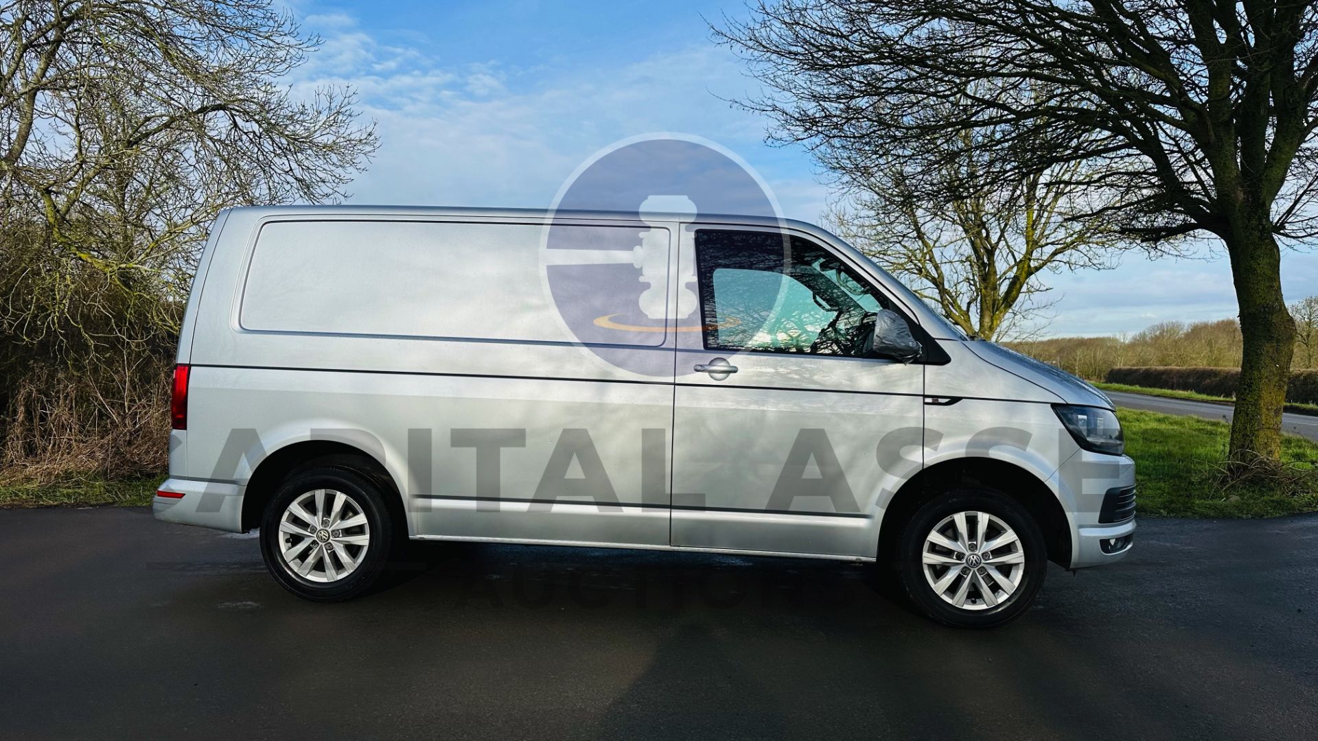 (On Sale) VOLKSWAGEN TRANSPORTER T30 *HIGHLINE* (67 REG -EURO 6) AUTO STOP/START *AIR CON* (1 OWNER) - Image 14 of 46