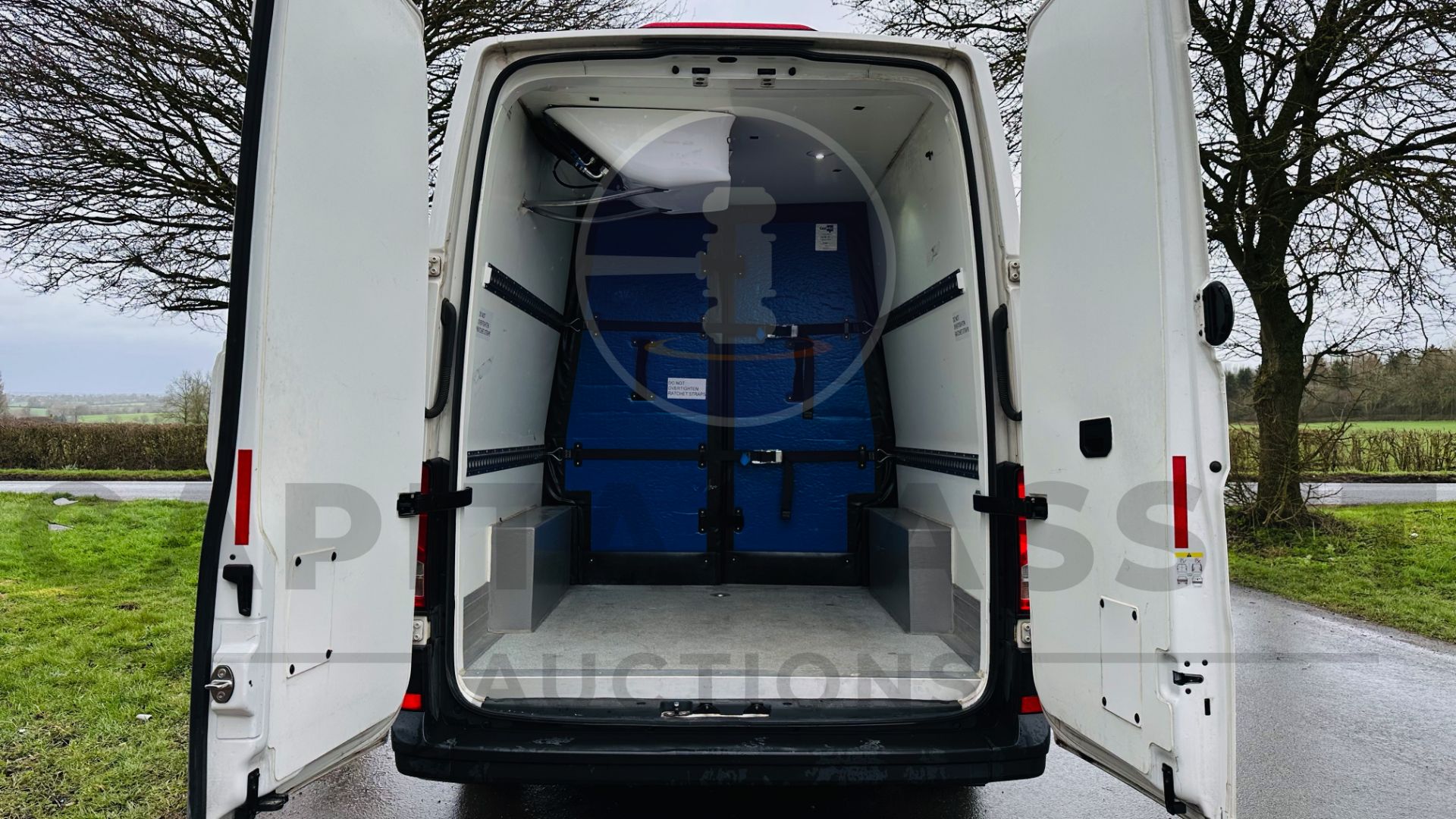 VOLKSWAGEN CRAFTER CR35 *MWB REFRIGERATED VAN* (2019 - EURO 6) 2.0 TDI - 6 SPEED (1 OWNER) - Image 25 of 41