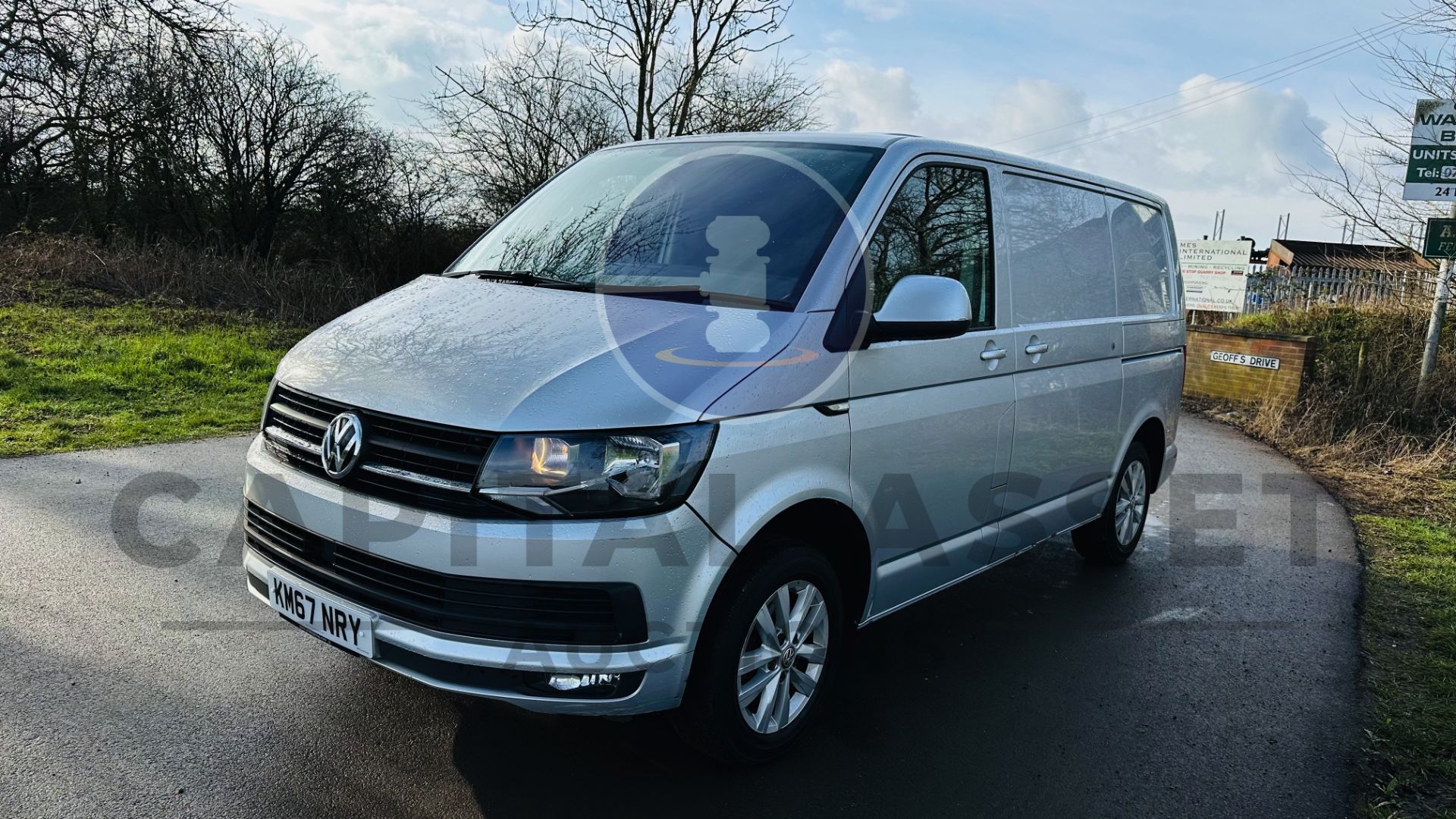 (On Sale) VOLKSWAGEN TRANSPORTER T30 *HIGHLINE* (67 REG -EURO 6) AUTO STOP/START *AIR CON* (1 OWNER) - Image 5 of 46