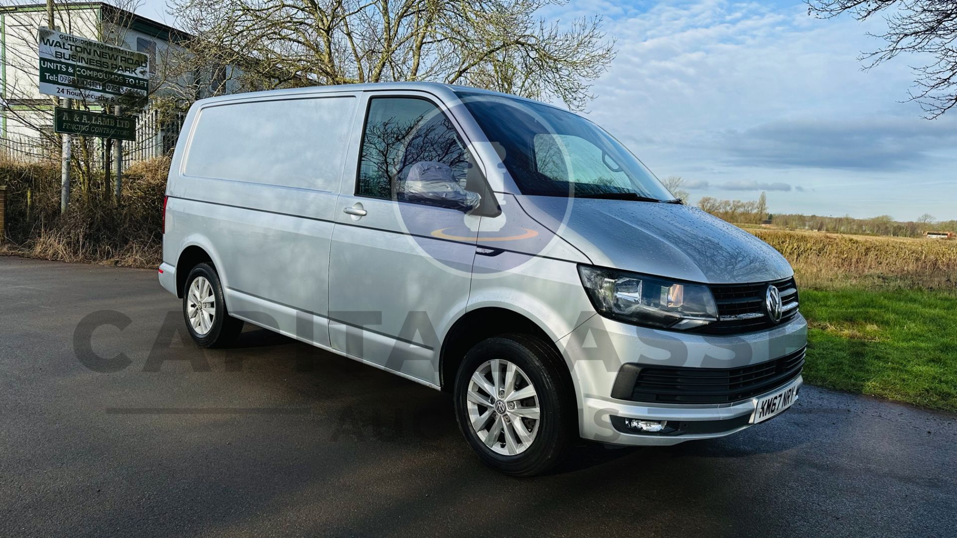 (On Sale) VOLKSWAGEN TRANSPORTER T30 *HIGHLINE* (67 REG -EURO 6) AUTO STOP/START *AIR CON* (1 OWNER) - Image 3 of 46