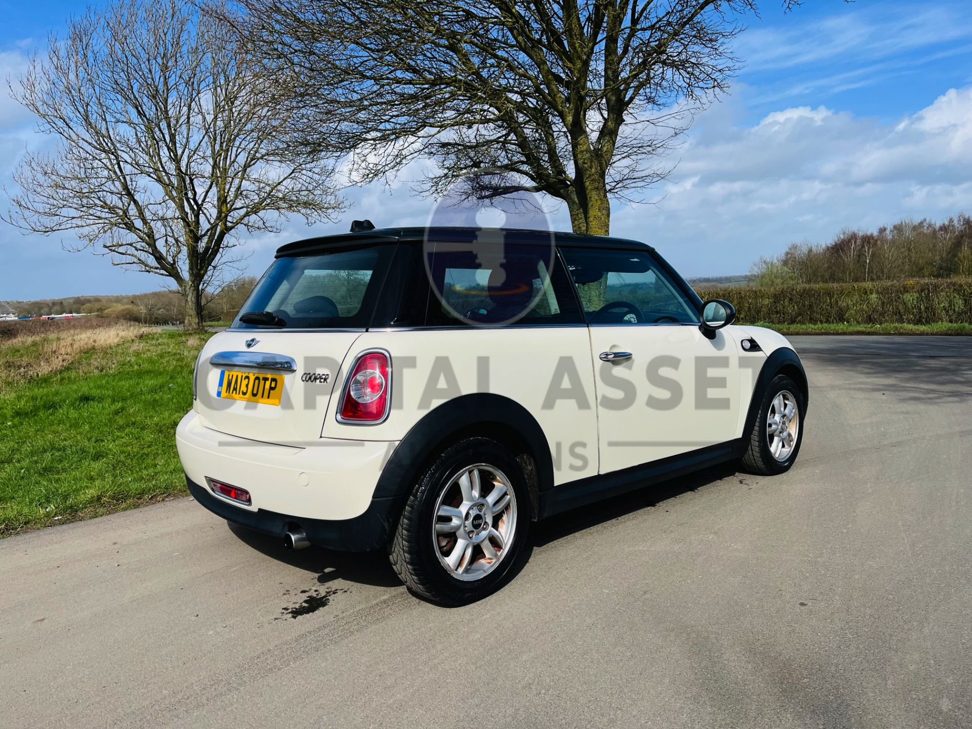 (ON SALE) MINI COOPER (13 REG) 6 SPEED - CLIMATE & AIR CON - ALLOY WHEELS -STOP/START (NO VAT) - Image 9 of 22