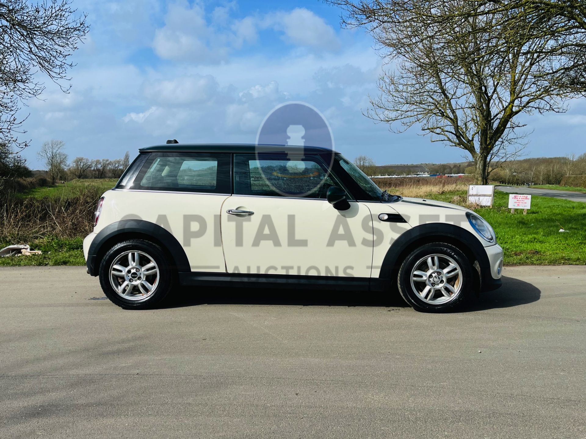 (ON SALE) MINI COOPER (13 REG) 6 SPEED - CLIMATE & AIR CON - ALLOY WHEELS -STOP/START (NO VAT) - Image 10 of 22