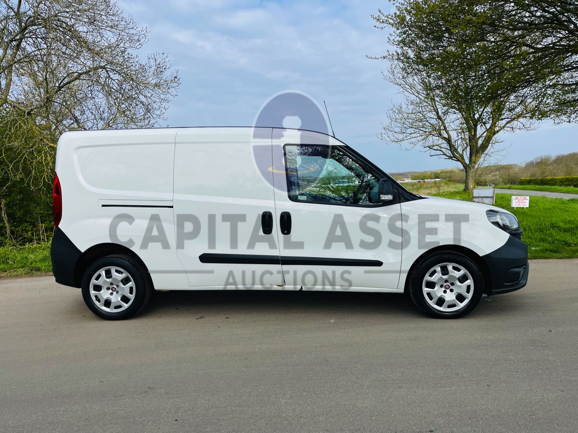 FIAT DOBLO 1.6 "MULTI-JET" (105) SE MAXI LWB (19 REG) 1 OWNER - ONLY 62K MILES - AIR CON TSLD *RARE* - Image 12 of 24