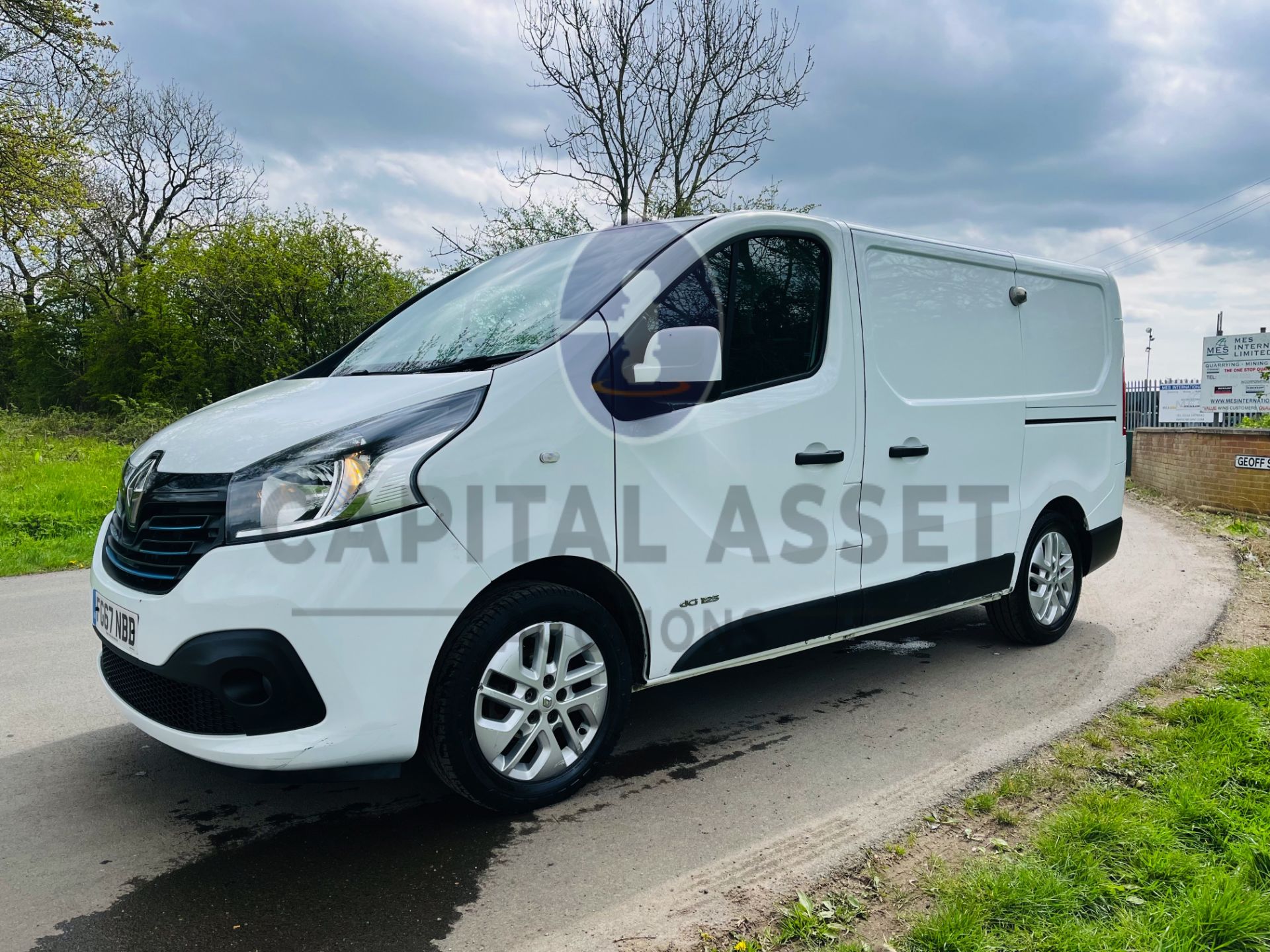 (ON SALE) RENAULT TRAFIC DCI-ENERGY SPORT (2018 MODEL) 1 OWNER WITH HISTORY - SAT NAV - (AC) EURO 6 - Image 6 of 23