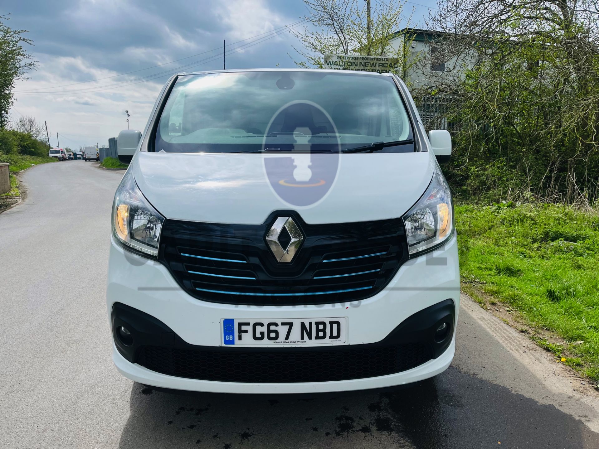 (ON SALE) RENAULT TRAFIC DCI-ENERGY SPORT (2018 MODEL) 1 OWNER WITH HISTORY - SAT NAV - (AC) EURO 6 - Image 4 of 23