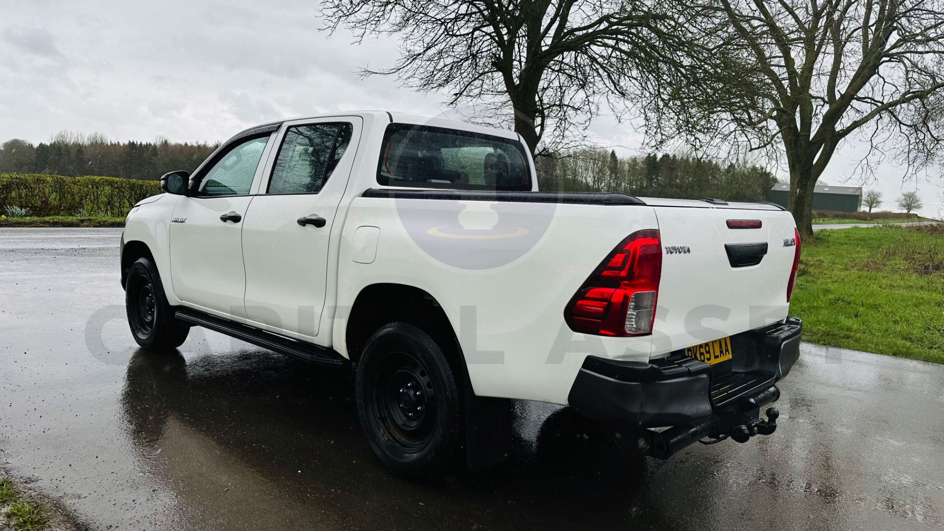 TOYOTA HILUX *DOUBLE CAB PICK-UP* (2020 - EURO 6) 2.4 D-4D - AUTO STOP/START *AIR CON* (1 OWNER) - Image 14 of 48