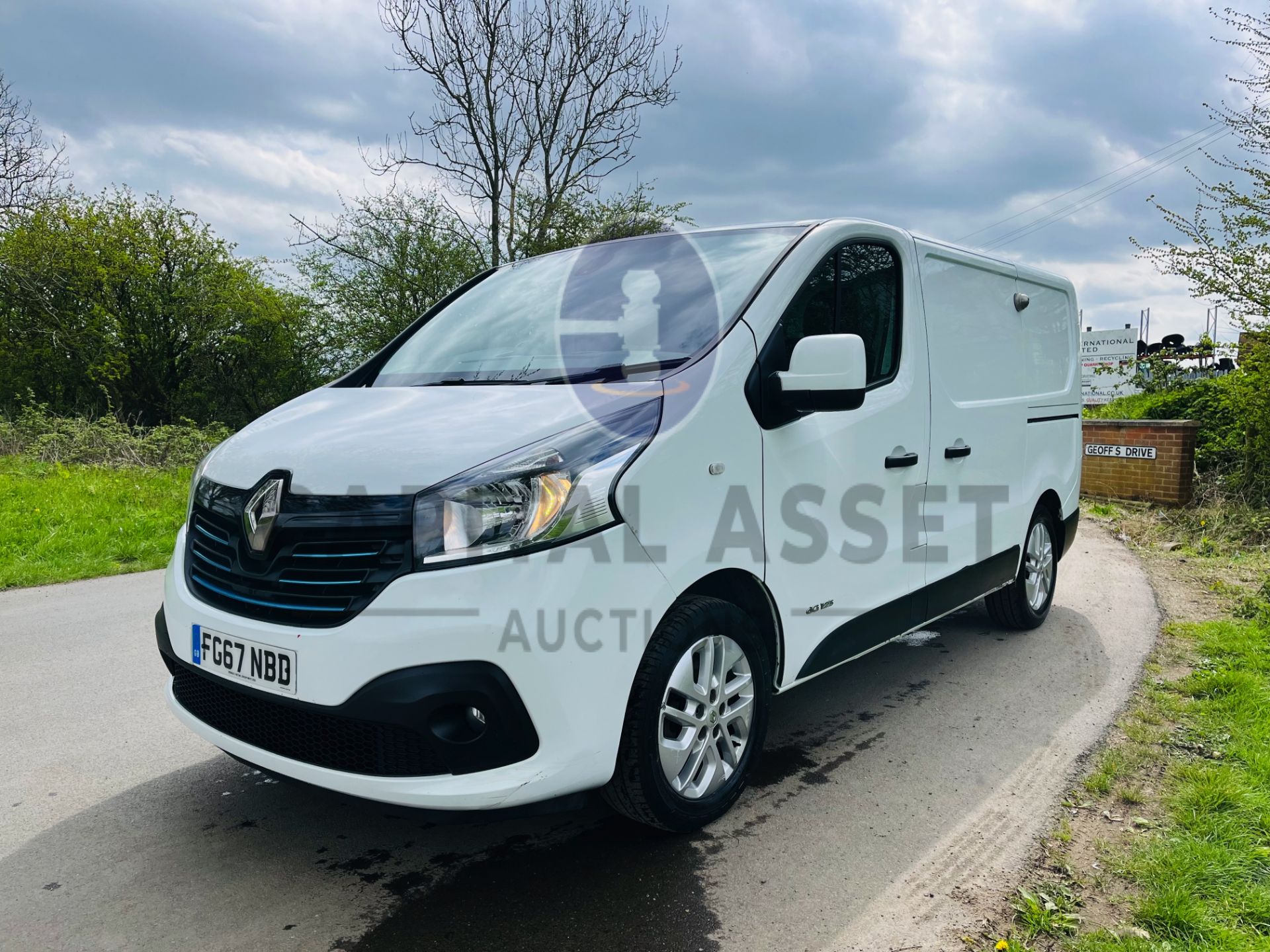 (ON SALE) RENAULT TRAFIC DCI-ENERGY SPORT (2018 MODEL) 1 OWNER WITH HISTORY - SAT NAV - (AC) EURO 6 - Image 5 of 23