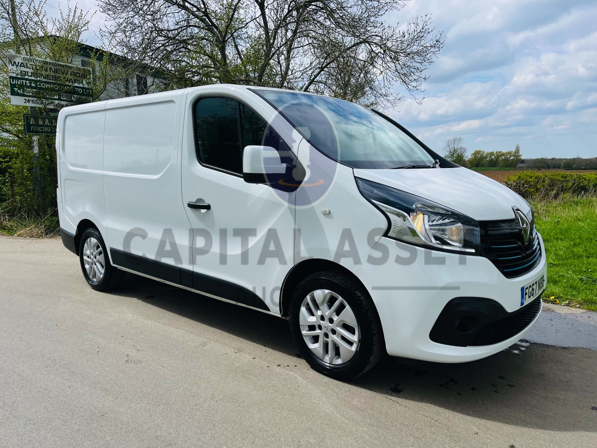 (ON SALE) RENAULT TRAFIC DCI-ENERGY SPORT (2018 MODEL) 1 OWNER WITH HISTORY - SAT NAV - (AC) EURO 6 - Image 2 of 23