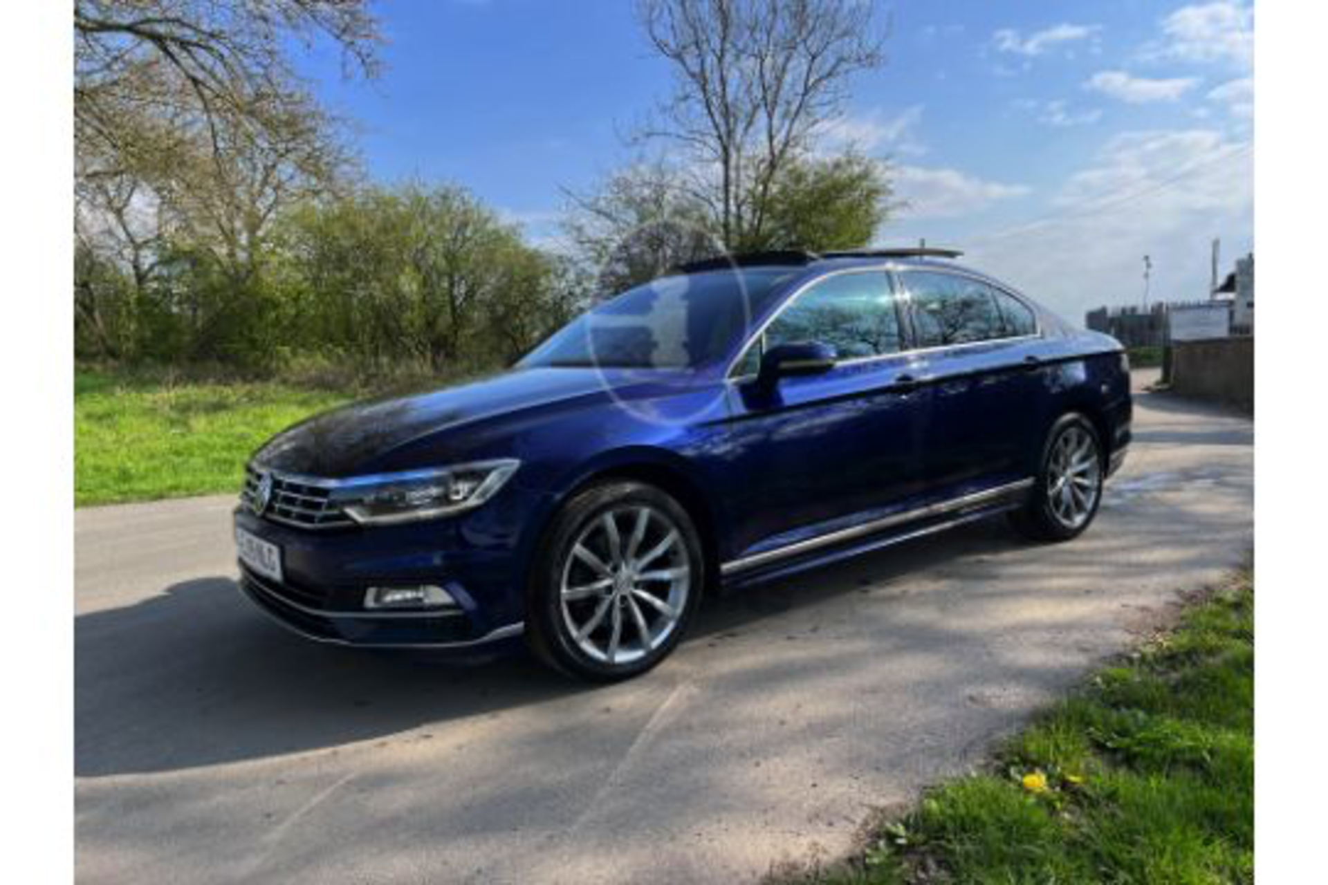 VOLKSWAGEN PASSAT "R-LINE" 2.0TDI "BLUEMOTION - SALOON - 19 REG - NEW SHAPE - PAN ROOF - - Image 5 of 36