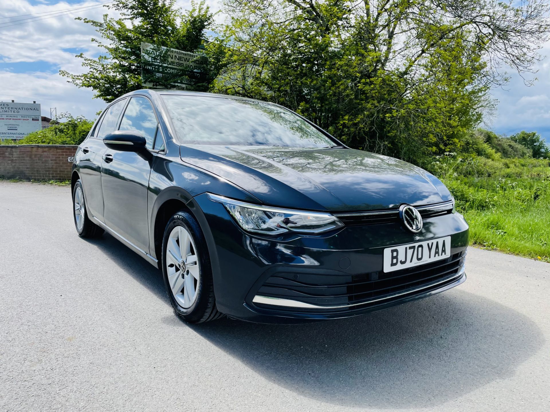 (ON SALE) VOLKSWAGEN GOLF 1.5 eTSI ELECTRIC HYBRID"LIFE" DSG AUTO (2021 MODEL) AIR CON - 52K MILES - Image 2 of 27