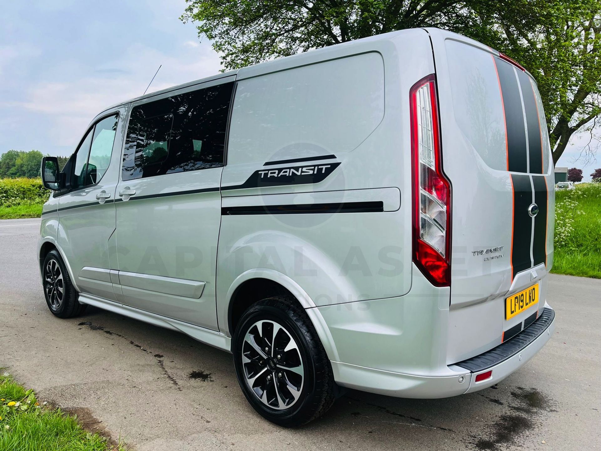 FORD TRANSIT CUSTOM 2.0TDCI (170) AUTO "SPORT" D/CAB CREW / DUAL LINER - 19 REG - LEATHER - WOW!! - Image 9 of 30