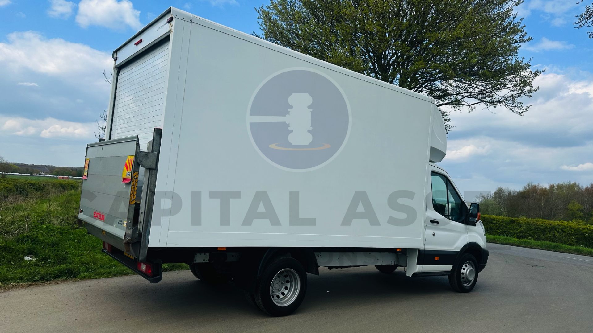 FORD TRANSIT 130 T350 *LWB - LUTON / BOX VAN* (2020 - EURO 6) 2.0 TDCI - 6 SPEED *ELEC TAIL-LIFT* - Image 13 of 47