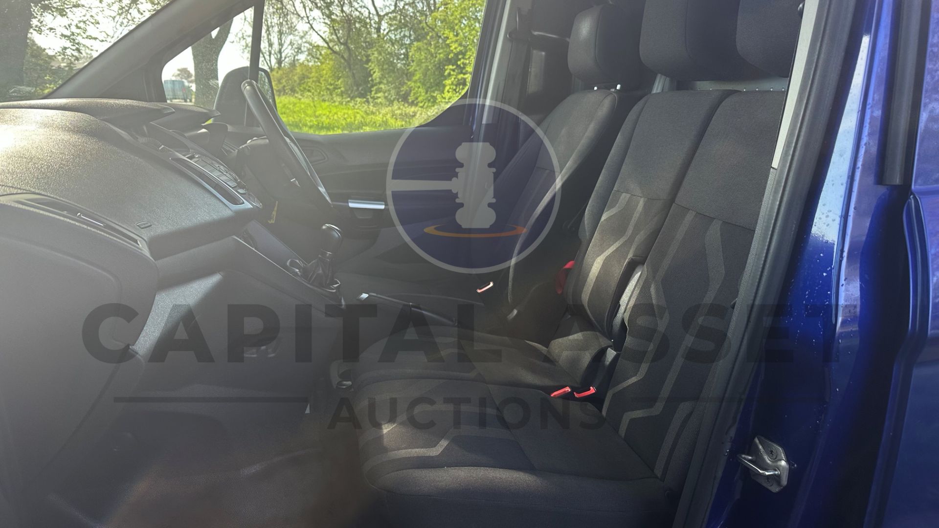 FORD TRANSIT CONNECT *TREND EDITION* PANEL VAN (2018 - EURO 6) 1.5 TDCI *AIR CON* (1 OWNER) - Image 21 of 38
