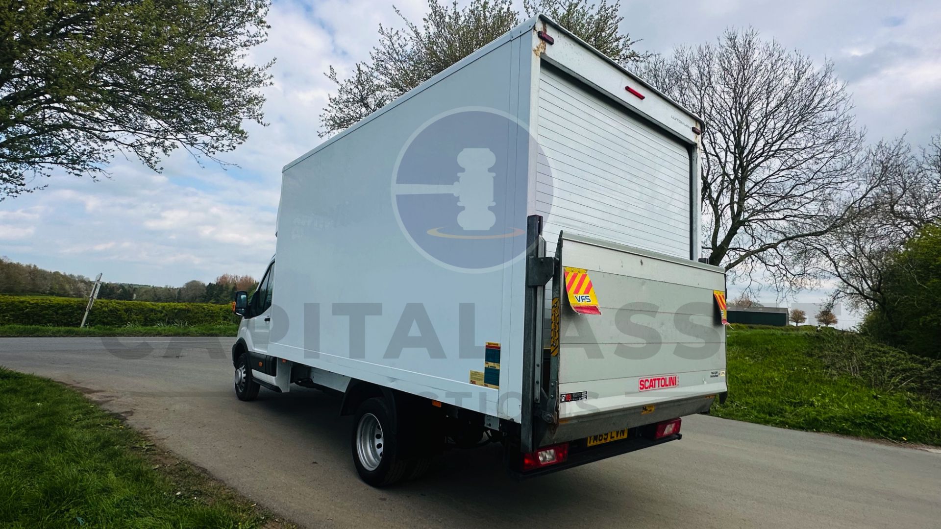 FORD TRANSIT 130 T350 *LWB - LUTON / BOX VAN* (2020 - EURO 6) 2.0 TDCI - 6 SPEED *ELEC TAIL-LIFT* - Image 10 of 47