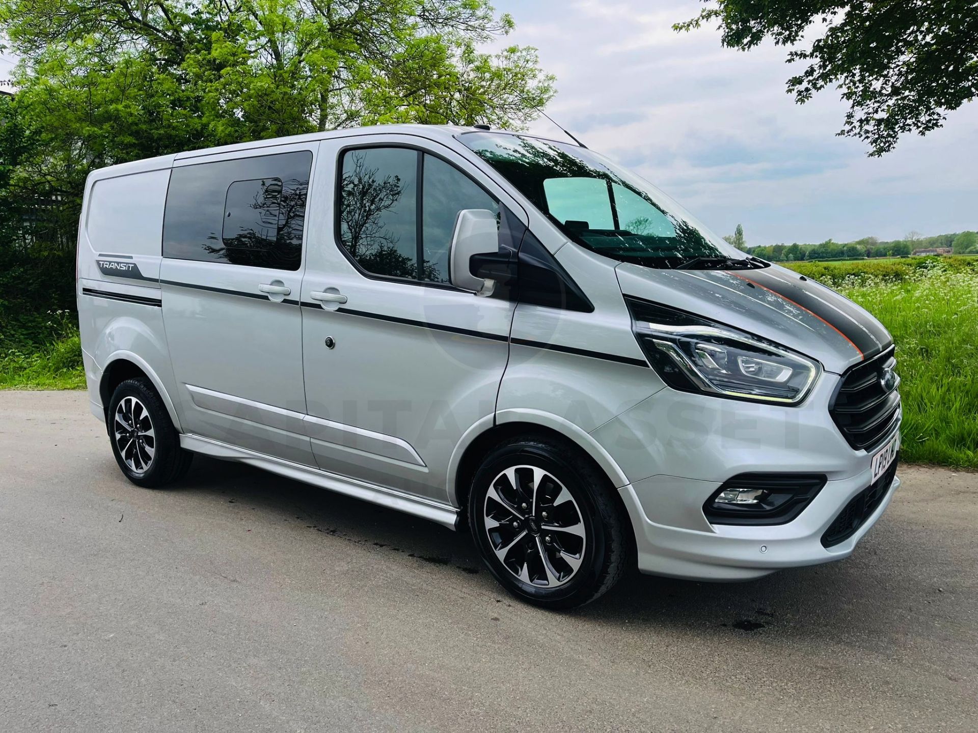 FORD TRANSIT CUSTOM 2.0TDCI (170) AUTO "SPORT" D/CAB CREW / DUAL LINER - 19 REG - LEATHER - WOW!! - Image 2 of 30