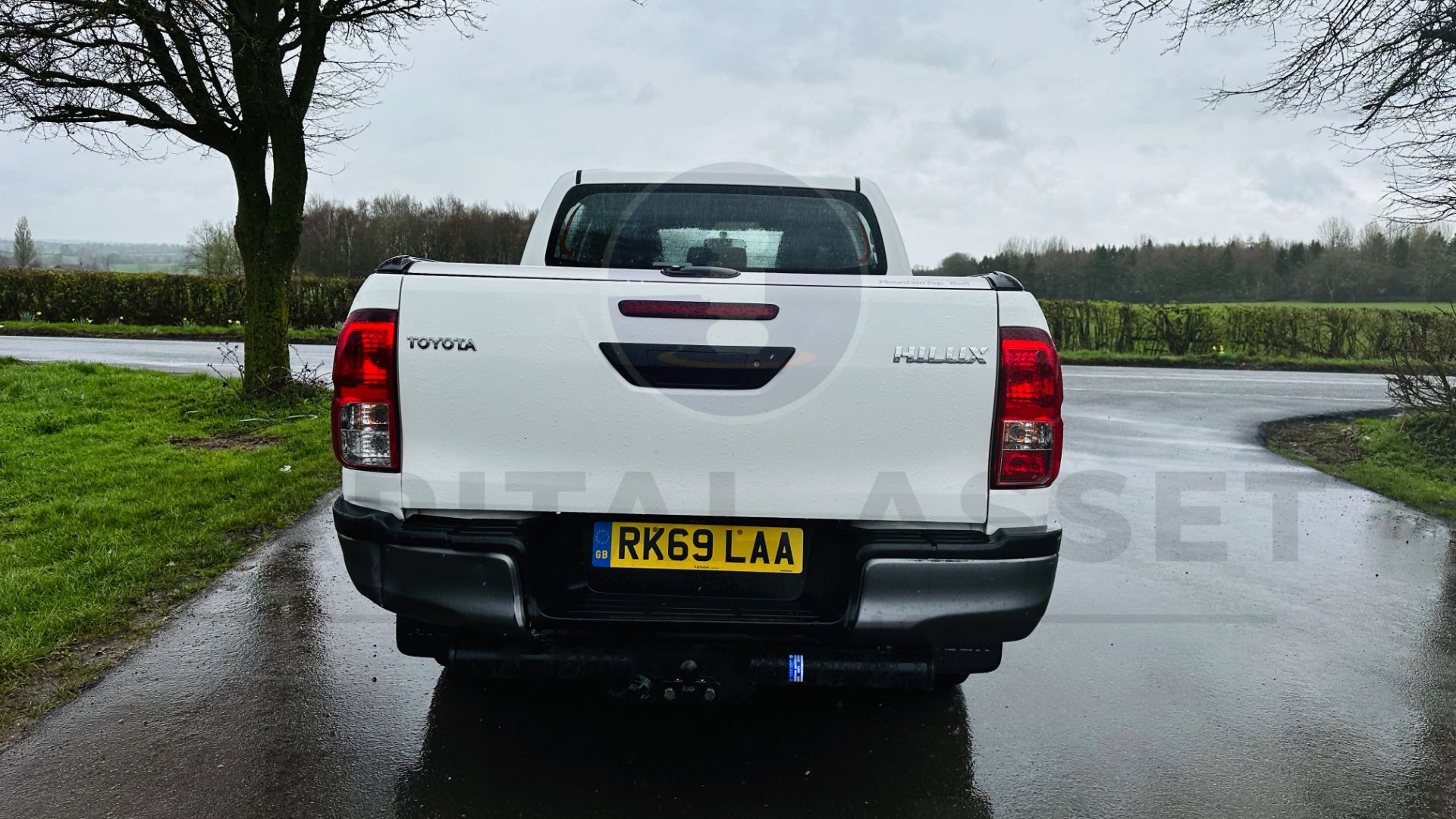 TOYOTA HILUX *DOUBLE CAB PICK-UP* (2020 - EURO 6) 2.4 D-4D - AUTO STOP/START *AIR CON* (1 OWNER) - Image 15 of 48