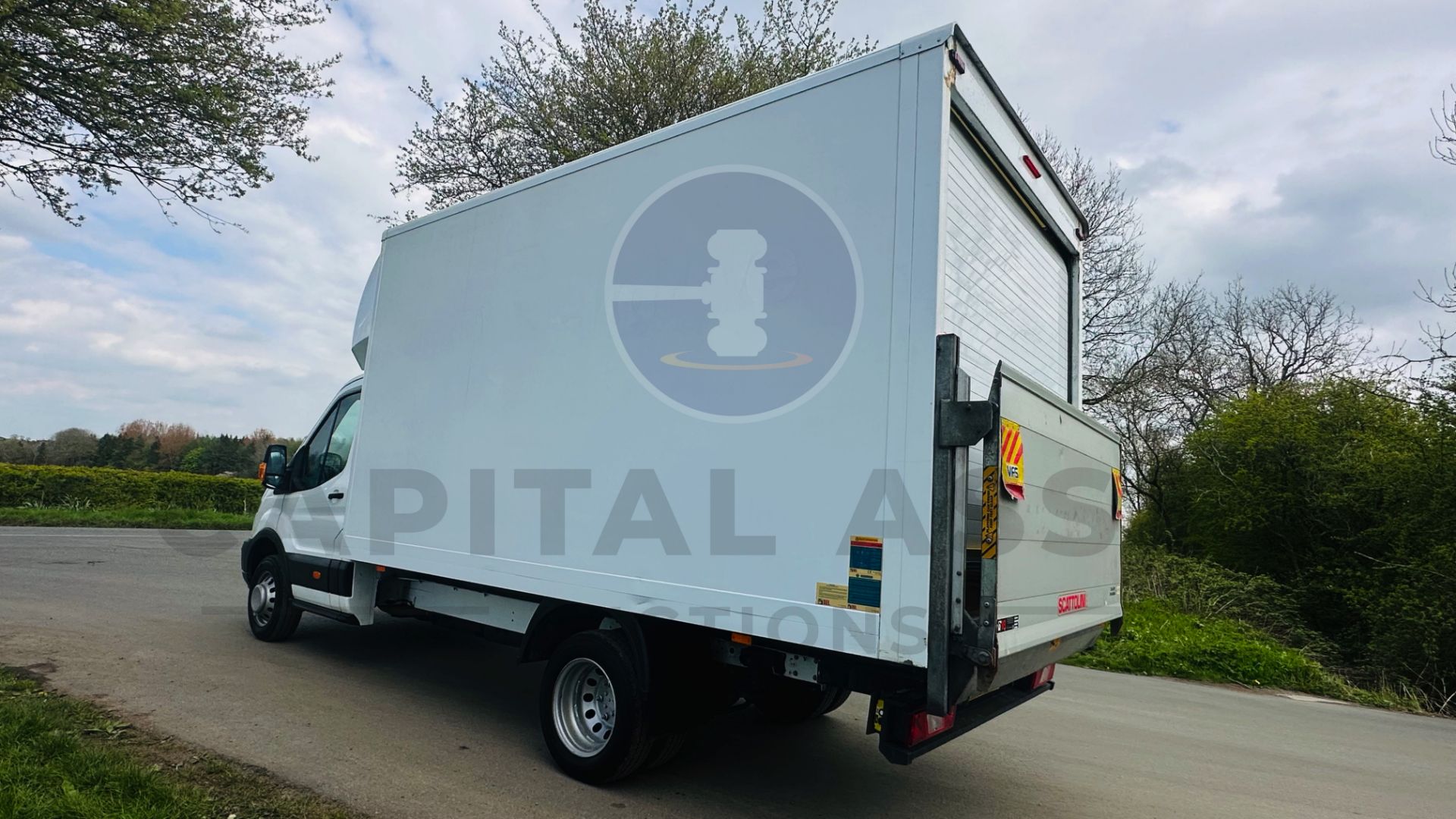 FORD TRANSIT 130 T350 *LWB - LUTON / BOX VAN* (2020 - EURO 6) 2.0 TDCI - 6 SPEED *ELEC TAIL-LIFT* - Image 9 of 47