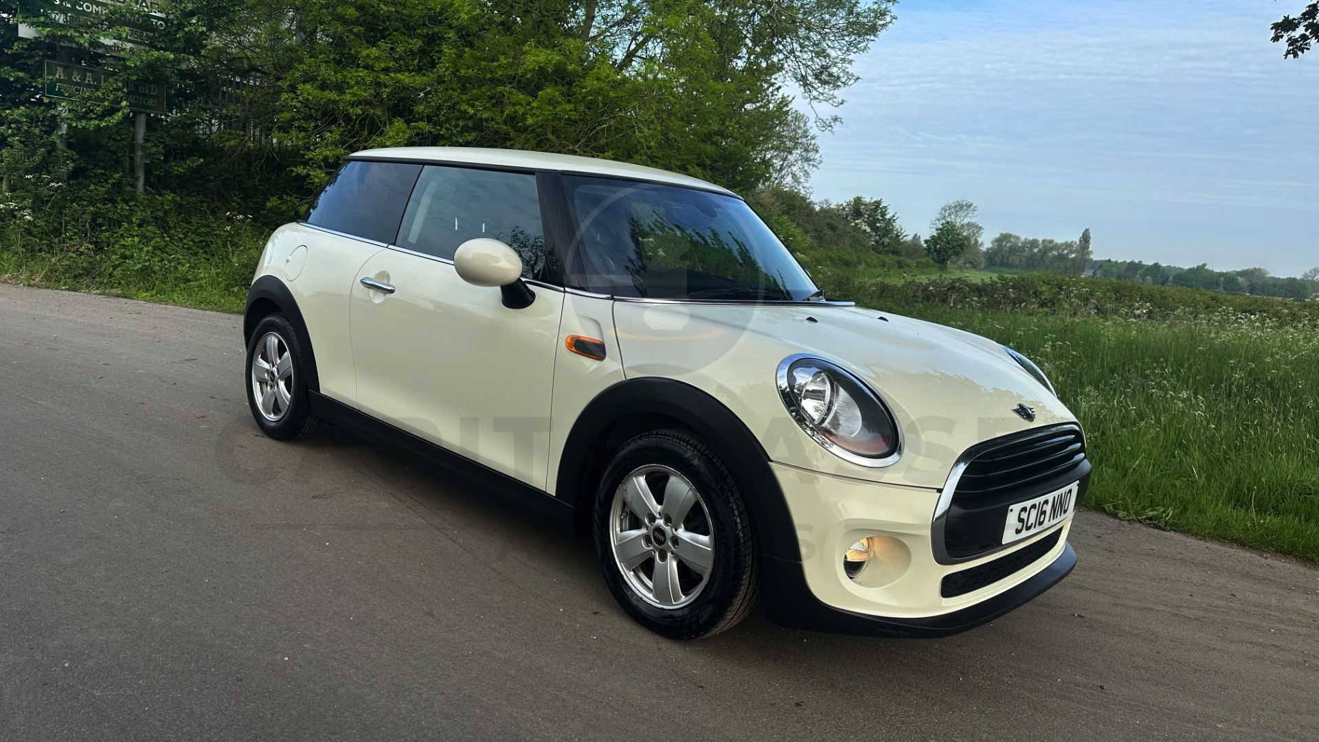 (On Sale) MINI ONE *3 DOOR HATCHBACK* (2016-FACELIFT MODEL) 1.2 PETROL - 6 SPEED *ONLY 45,000 MILES* - Image 3 of 48